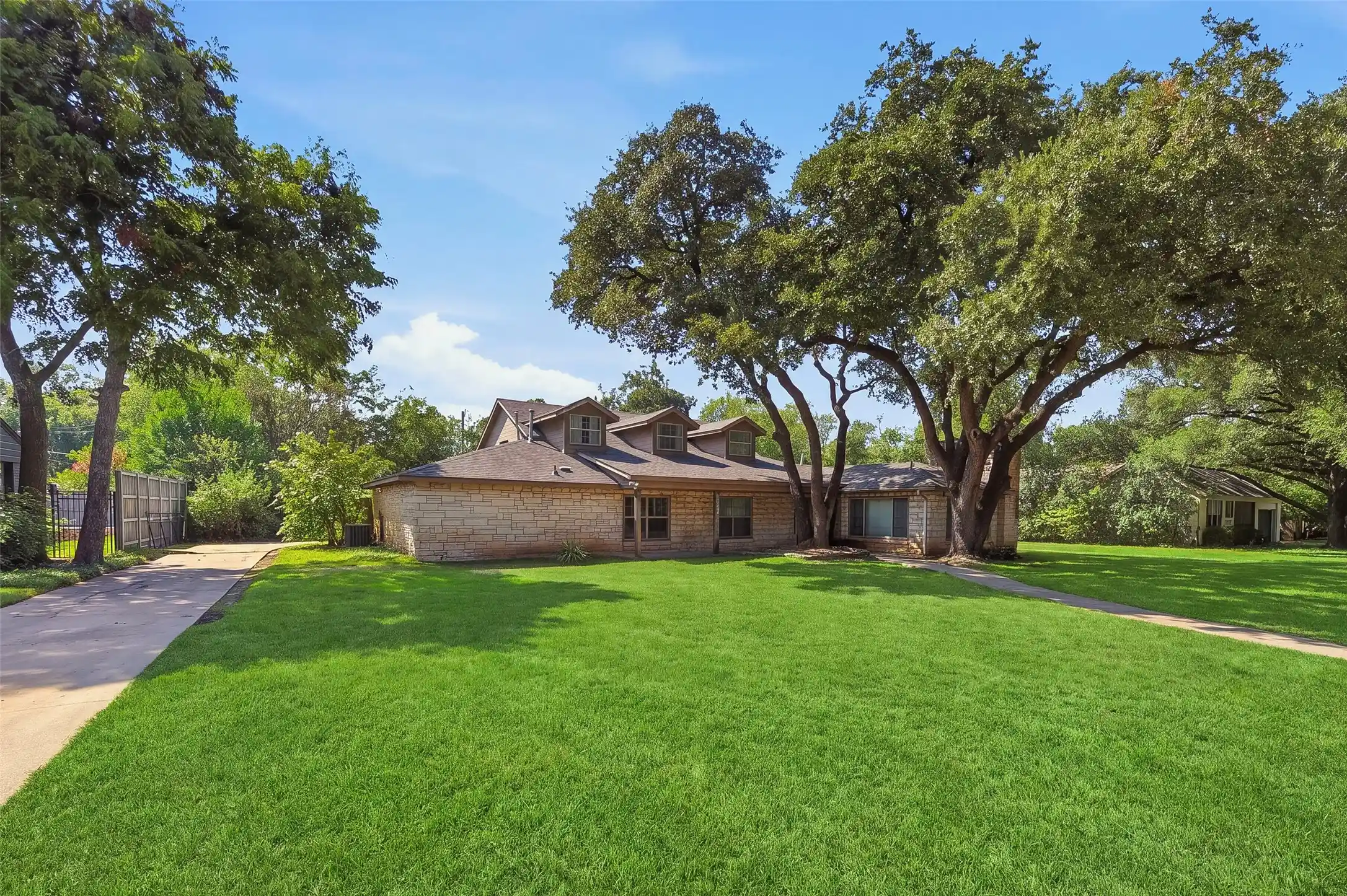 Photo 1 of Single family home for sale at 3705 Brighton Rd, Fort Worth, TX 76109 | MLS# 21411949 | Listing updated on 2026-10-15