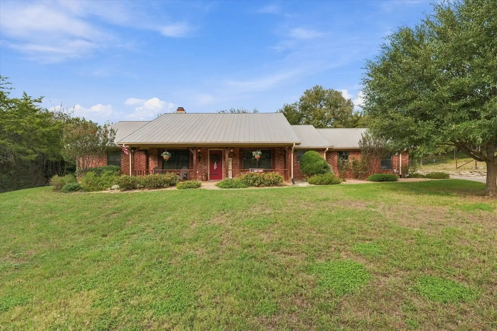 Photo 1 of Single family home for sale at 1600 Fox Ridge Rd, Lorena, TX 76655 | MLS# 21404897 | Listing updated on 2026-10-15