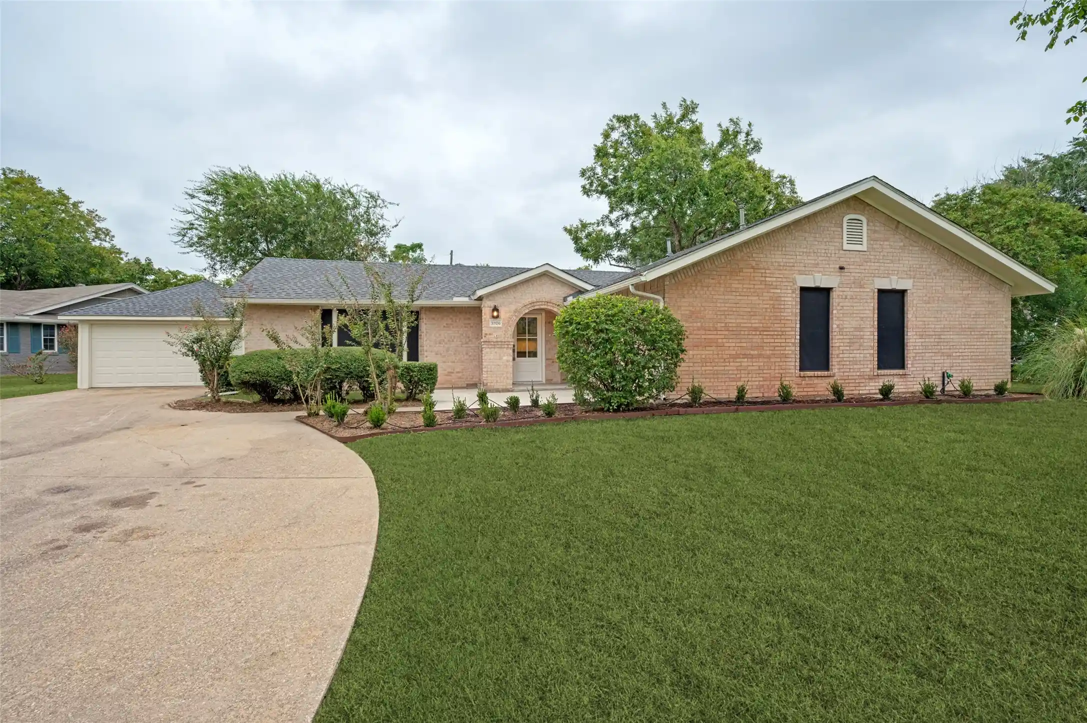 Photo 1 of Single family home for sale at 3706 Windsor St, Irving, TX 75062 | MLS# 21411454 | Listing updated on 2026-10-15
