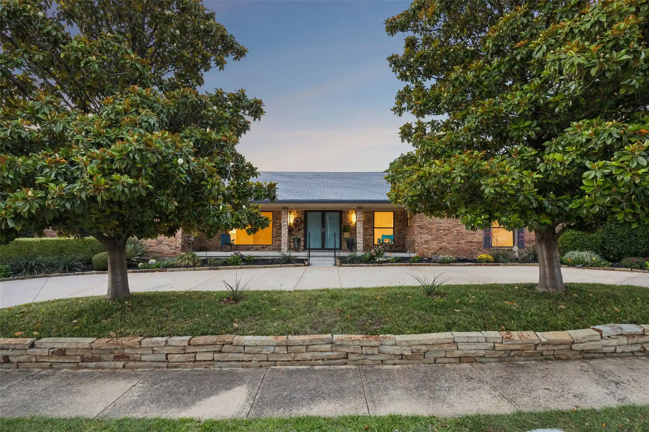 Photo 1 of Single family home for sale at 101 E Northgate Dr, Irving, TX 75062 | MLS# 21411988 | Listing updated on 2026-10-21