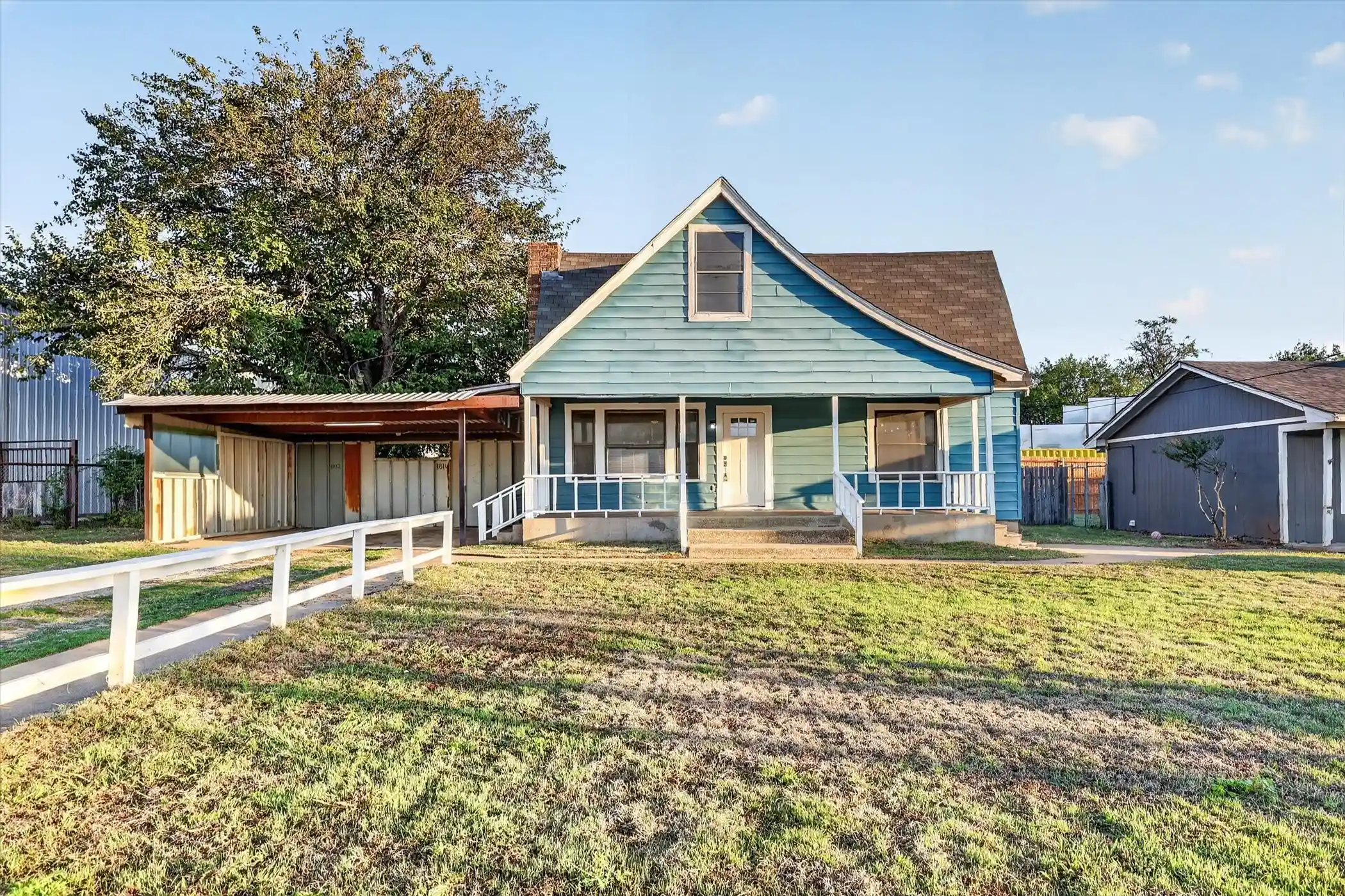 Photo 1 of Multi family home for sale at 1814 Fm 1187, Crowley, TX 76036 | MLS# 21408077 | Listing updated on 2026-10-16