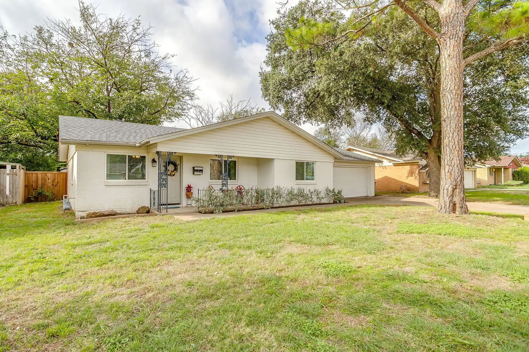Single family home for sale at 1033 Angela Ct, Fort Worth, TX 76140 | MLS# 21411561