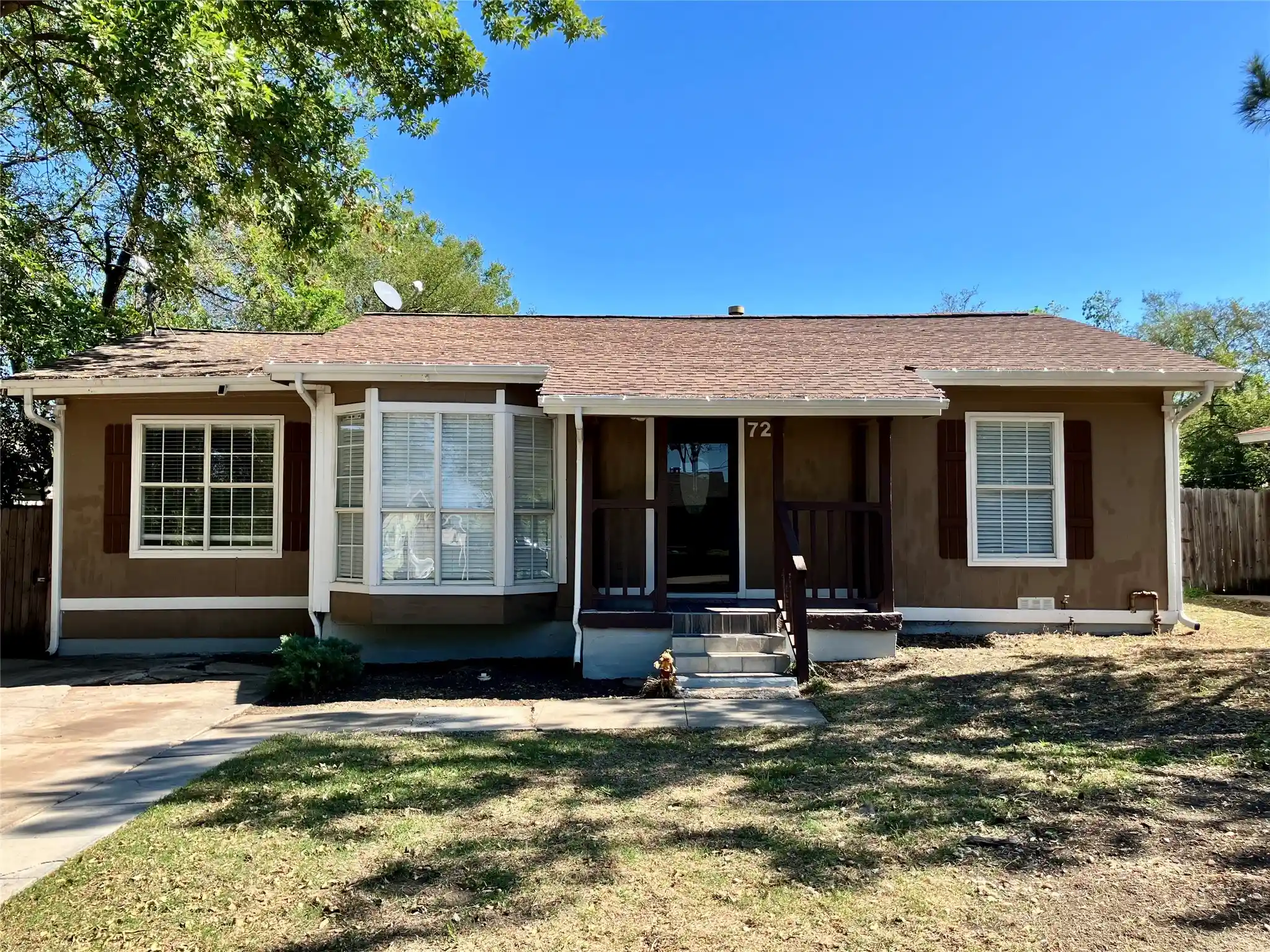 Single family home for sale at 722 Circle Dr, Arlington, TX 76010 | MLS# 21412163