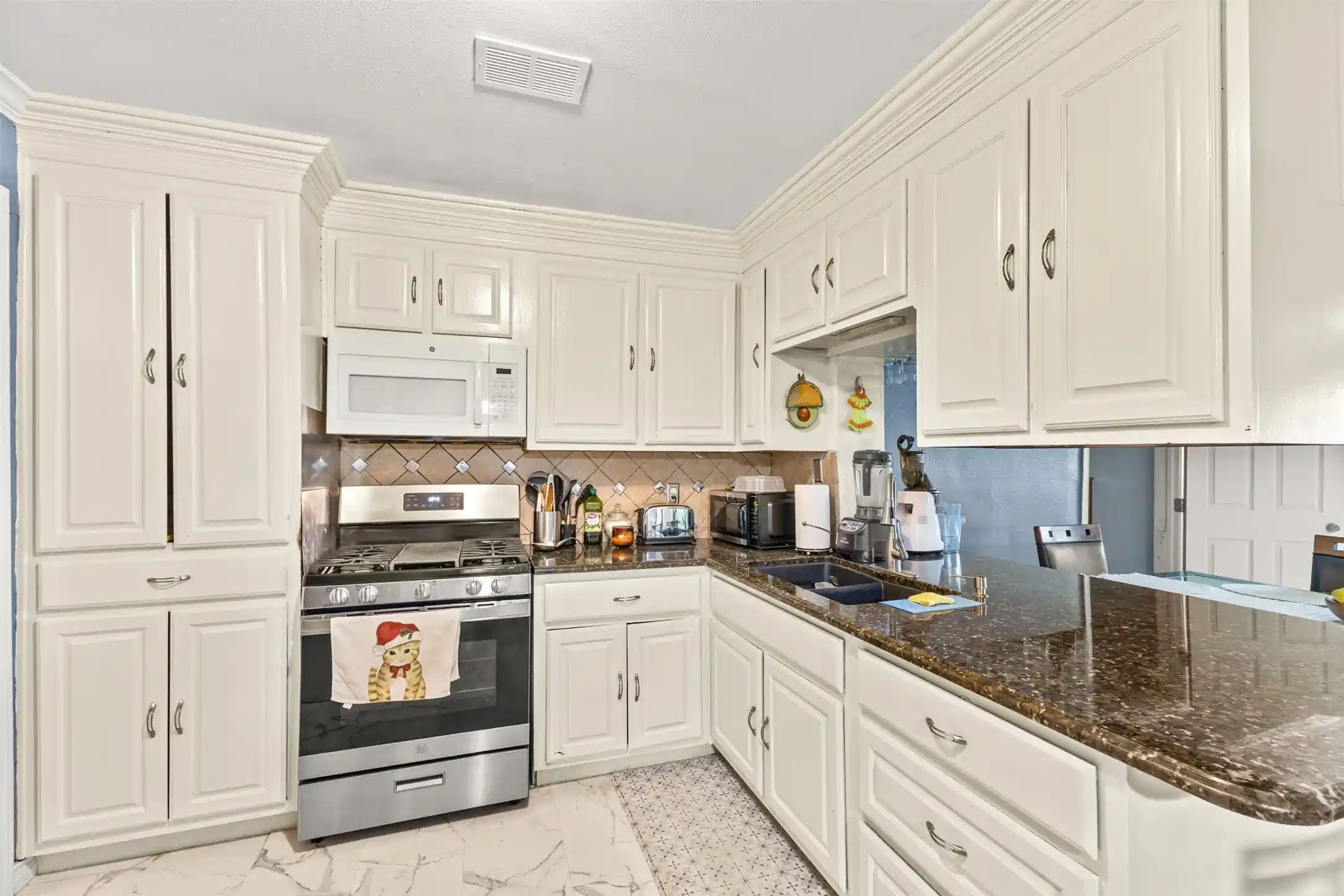 Photo 1 of Single family home for sale at 1801 Pleasant Run Rd, Carrollton, TX 75006 | MLS# 21412303 | Listing updated on 2026-10-18