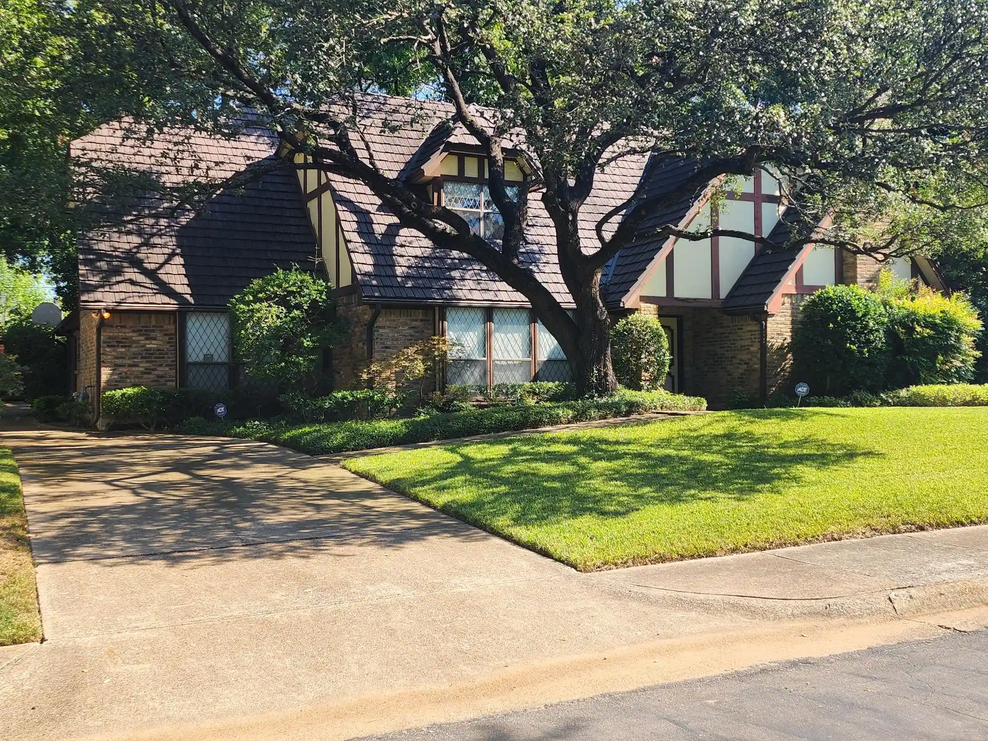Photo 1 of Sale Pending at 6510 Covecreek Pl, Dallas, TX 75240 | MLS# 21411228 | Listing updated on 2026-10-28