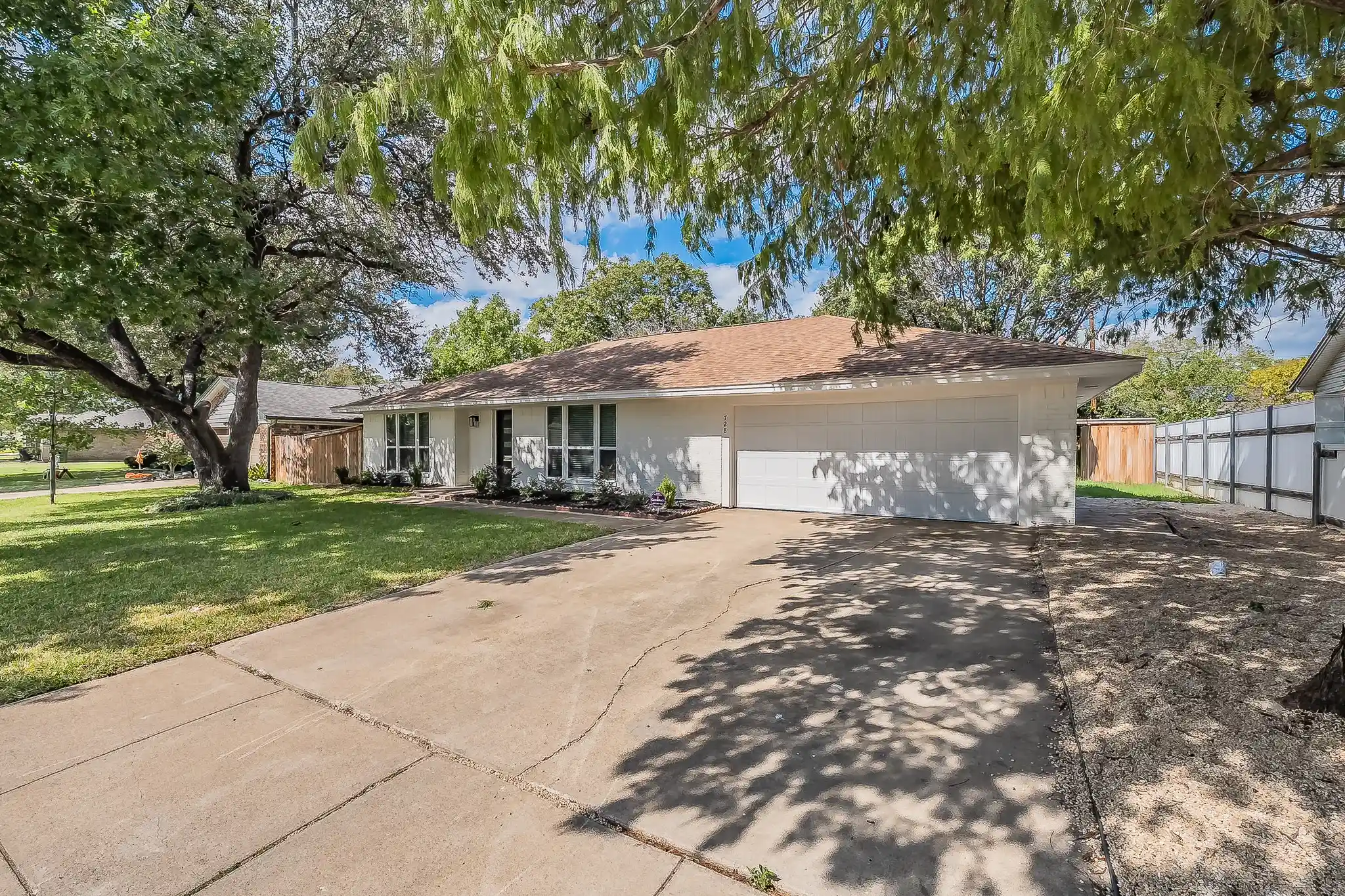 Photo 1 of Single family home for sale at 728 Glenhaven Dr, Hurst, TX 76054 | MLS# 21412403 | Listing updated on 2026-10-15