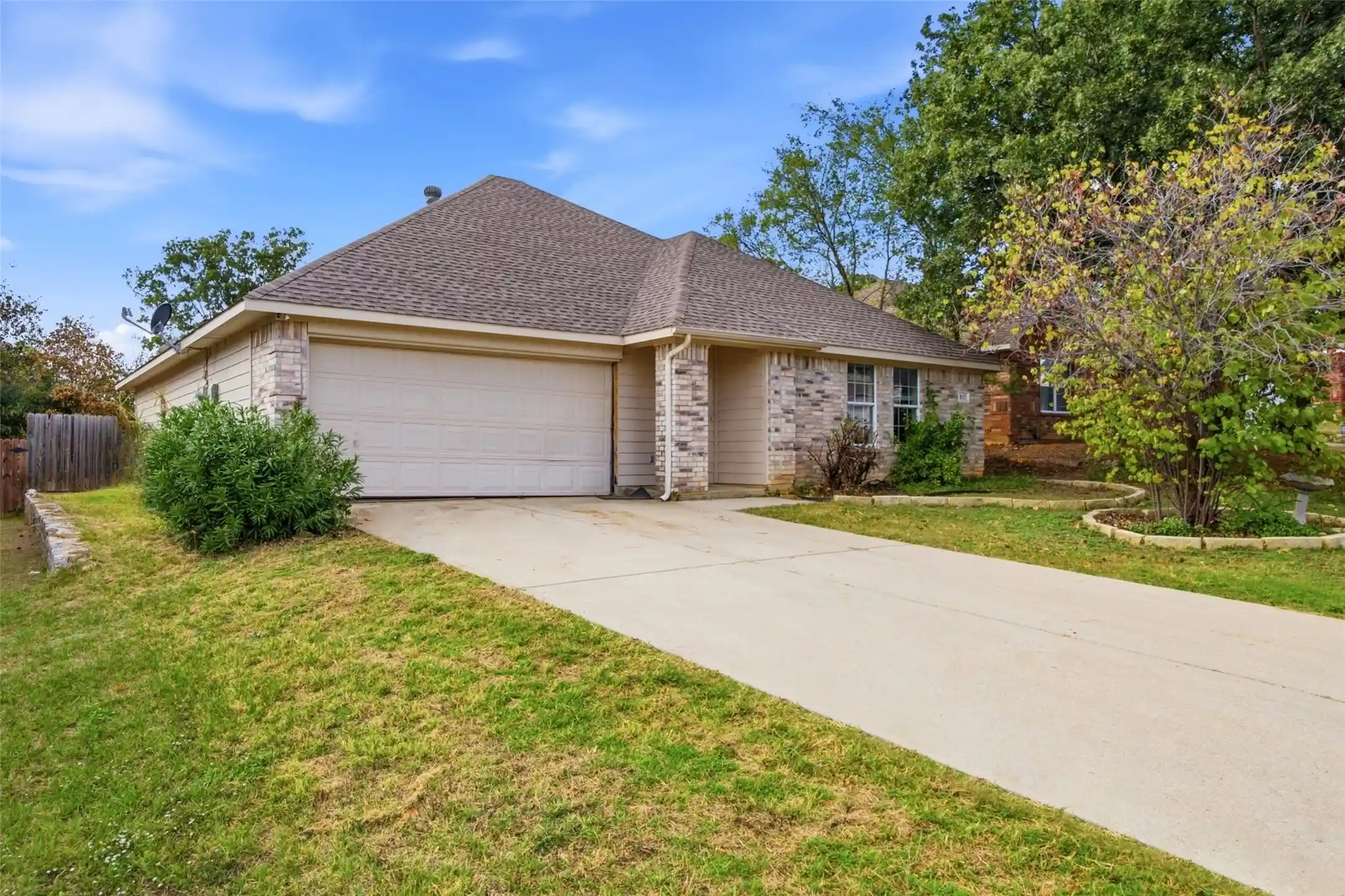 Single family home for sale at 917 Chase Ln, Denton, TX 76209 | MLS# 21410193