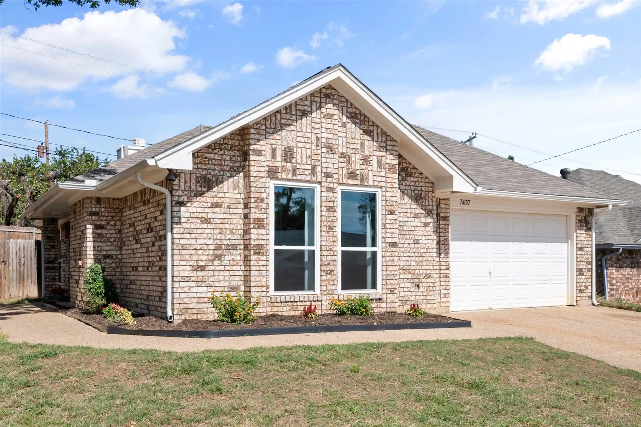 Single family home for sale at 7437 Little Rock Ln, Fort Worth, TX 76120 | MLS# 21412204