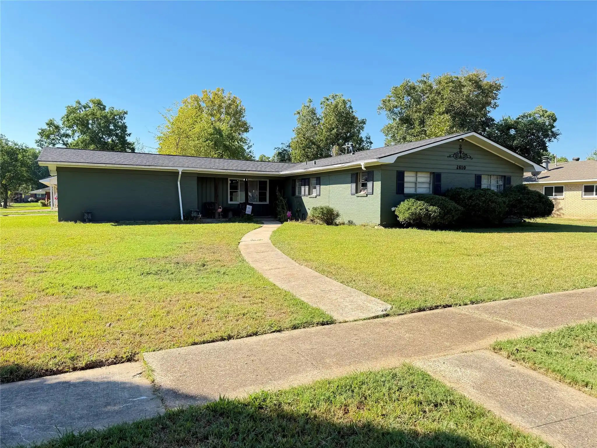 Single family home for sale at 2610 Waverly Dr, Bossier City, LA 71111 | MLS# 21412620