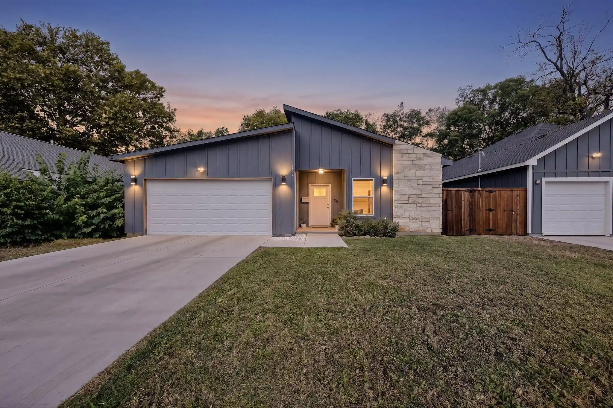 Photo 1 of Single family home for sale at 3931 Hancock St, Dallas, TX 75210 | MLS# 21410183 | Listing updated on 2026-10-25