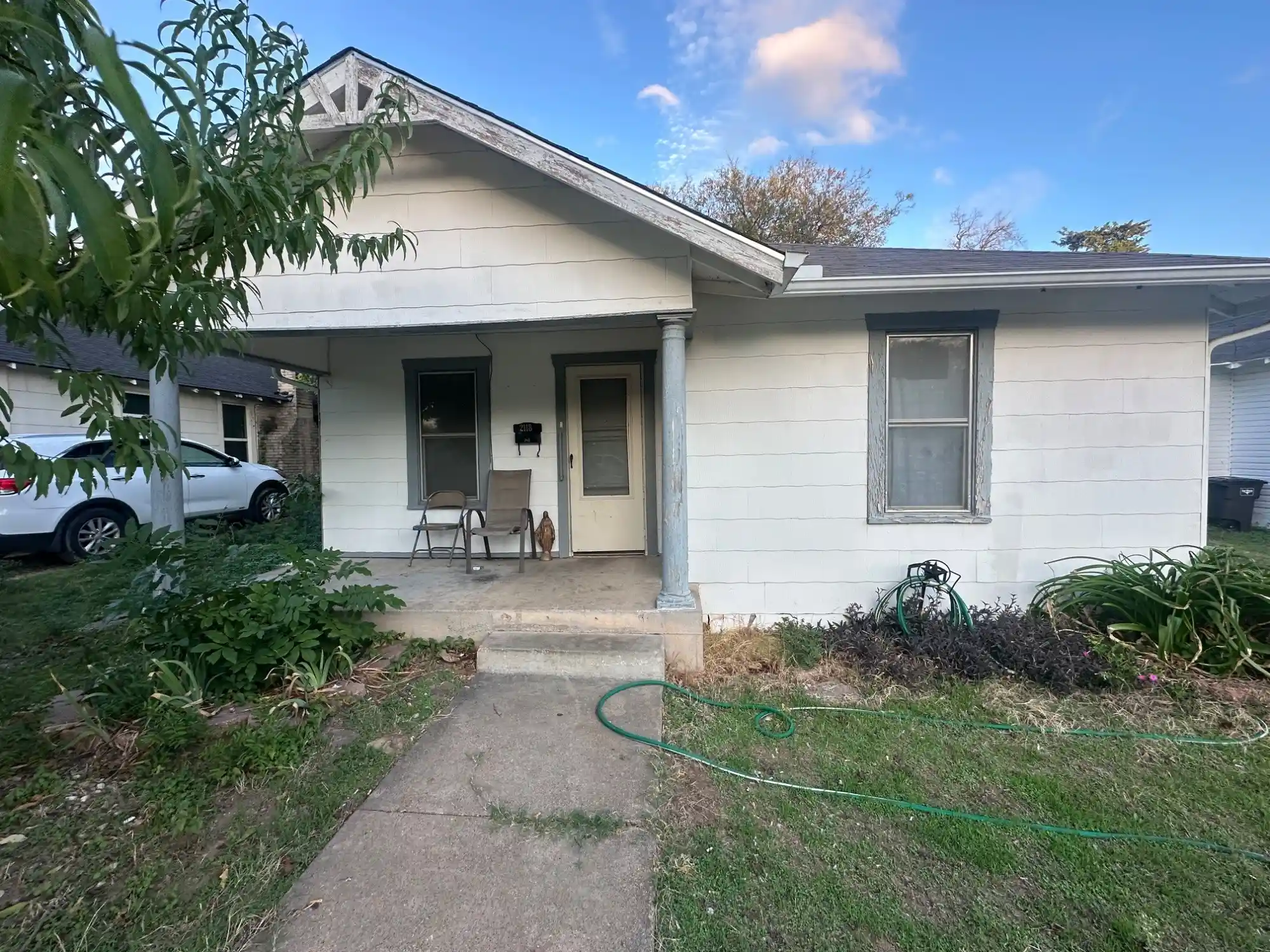 Photo 1 of Single family home for sale at 2118 Columbus Ave, Fort Worth, TX 76164 | MLS# 21412817 | Listing updated on 2026-10-28