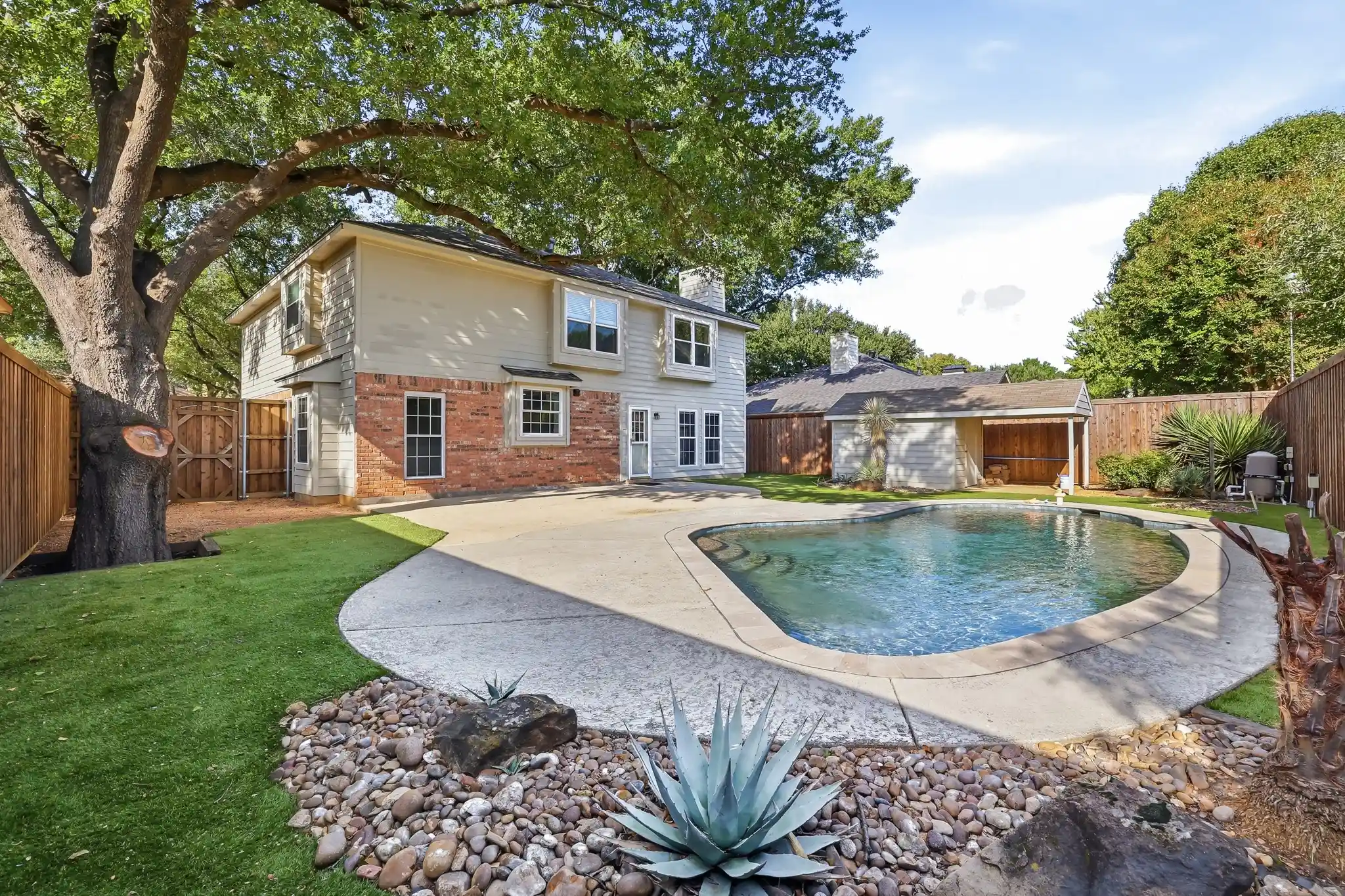 Photo 1 of Sale Pending at 2708 Laurel Hl Dr, Flower Mound, TX 75028 | MLS# 21407237 | Listing updated on 2026-10-29