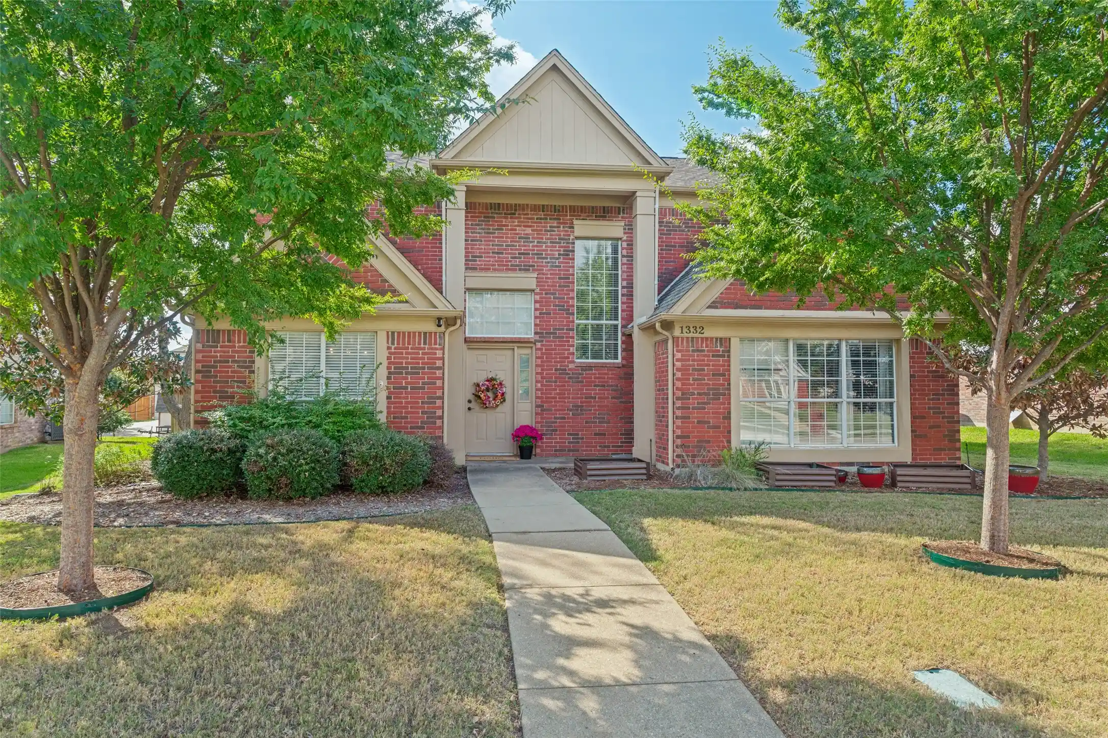 Photo 1 of Single family home for sale at 1332 Old Barn Ln, Lewisville, TX 75067 | MLS# 21412837 | Listing updated on 2026-10-24