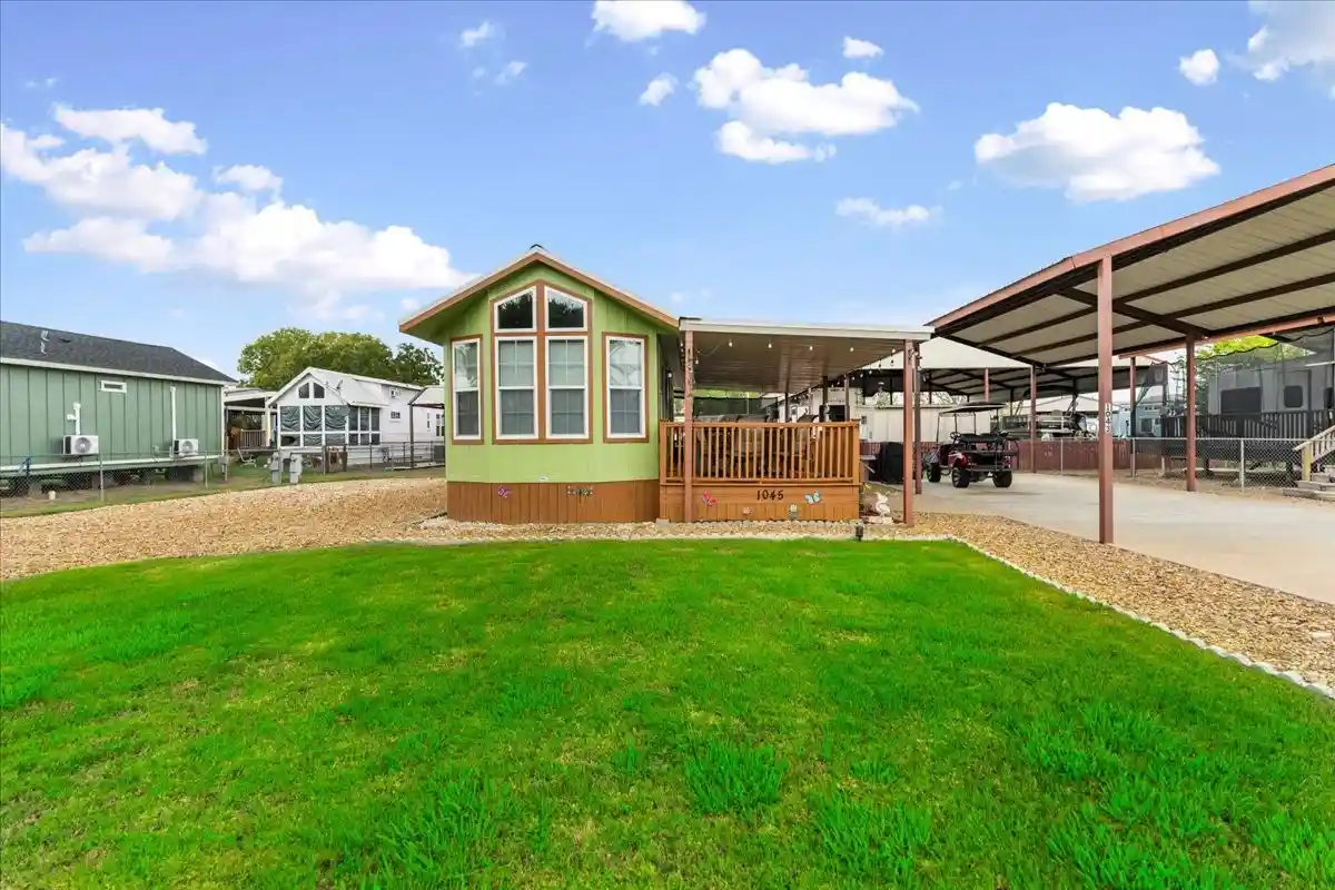 Photo 1 of Single family home for sale at 1045 Pelican Isle Dr, Kerens, TX 75144 | MLS# 21413015 | Listing updated on 2026-10-16