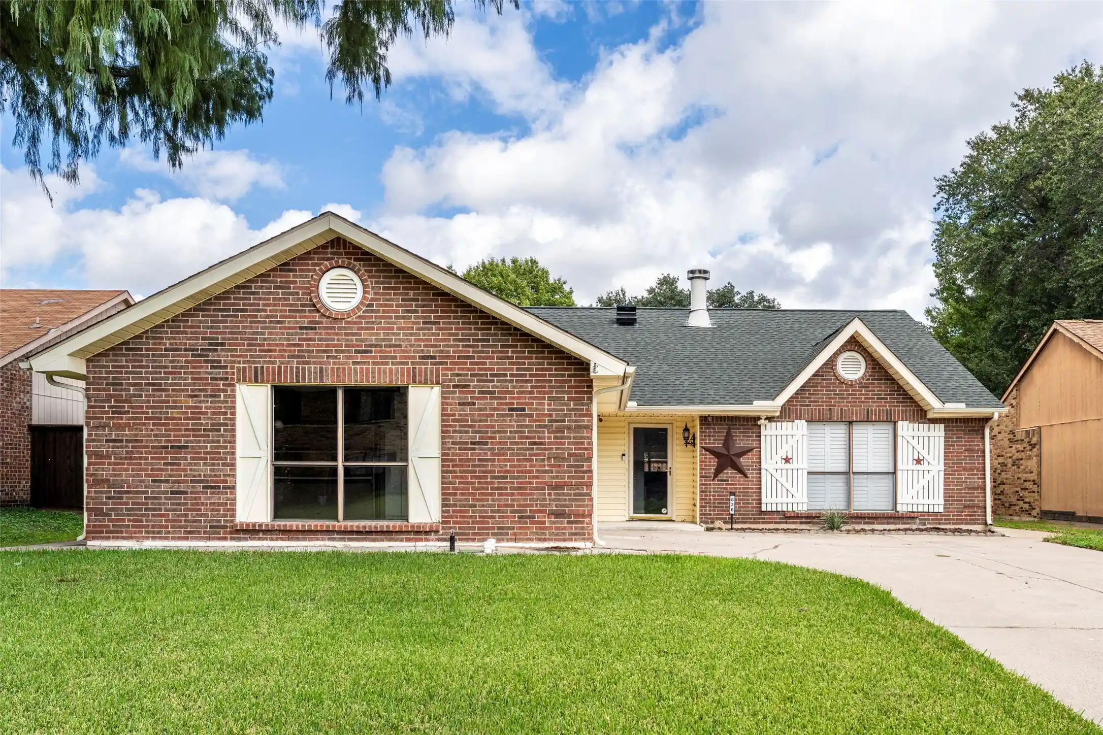 Photo 1 of Single family home for sale at 826 Camino Ct, Grand Prairie, TX 75052 | MLS# 21412906 | Listing updated on 2026-10-16