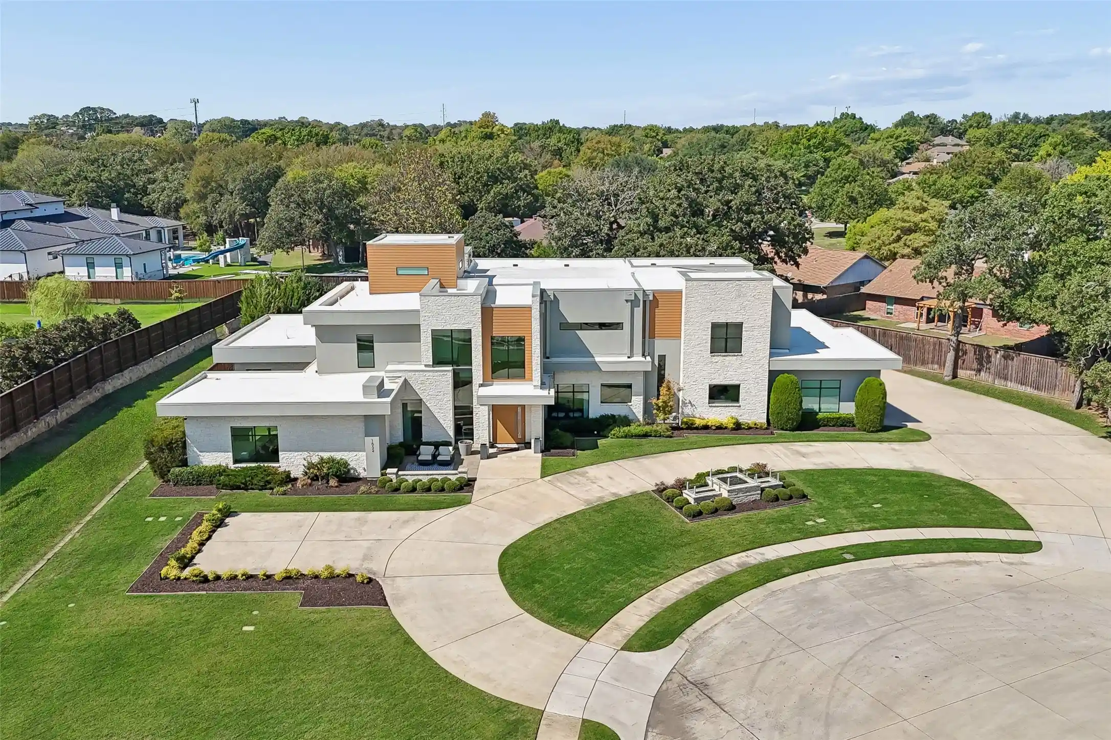 Photo 1 of Mansion for sale at 1032 Hatch Ct, Southlake, TX 76092 | MLS# 21409911 | Listing updated on 2026-10-19