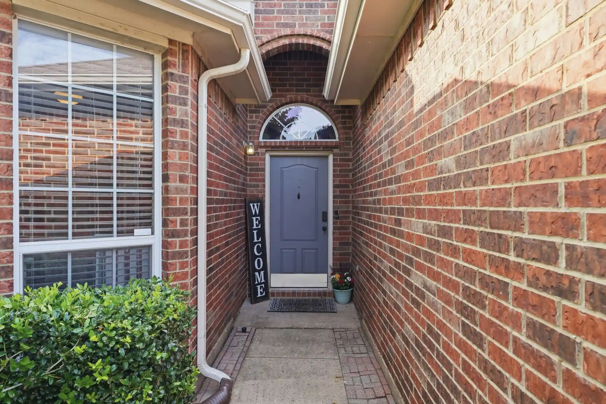 Photo 1 of Single family home for sale at 1953 Rustic Crk Dr, Garland, TX 75040 | MLS# 21411819 | Listing updated on 2026-10-27