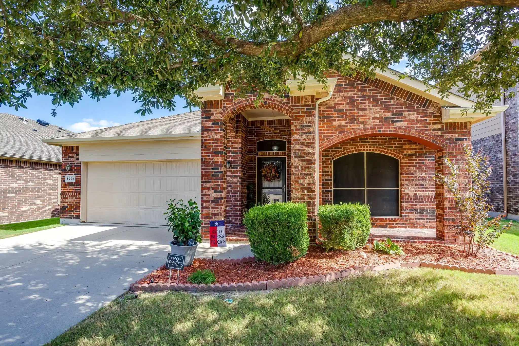 Photo 1 of Single family home for sale at 8208 Sleeping Doe Dr, Fort Worth, TX 76179 | MLS# 21411489 | Listing updated on 2026-10-25