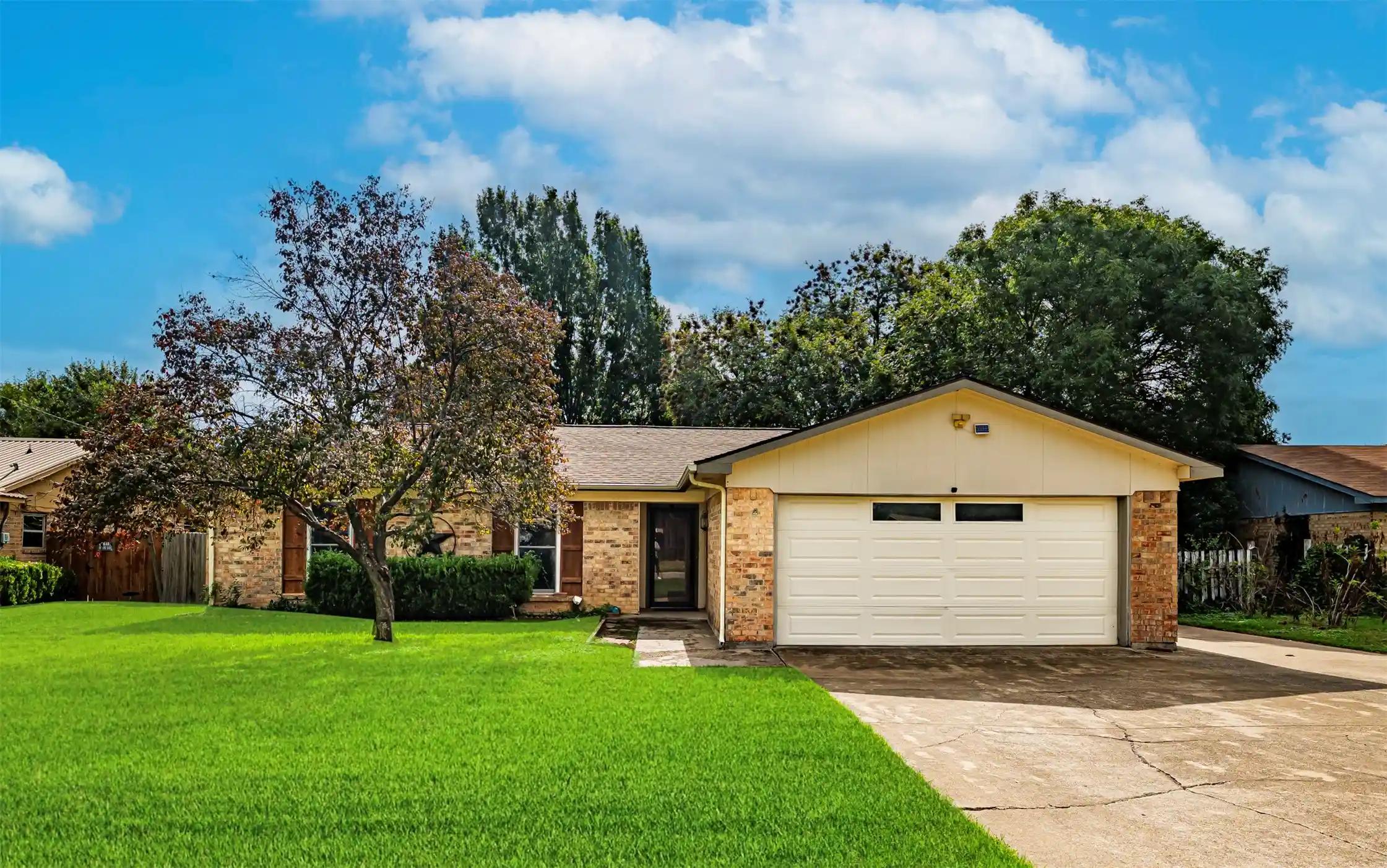 Photo 1 of Single family home for sale at 1620 Edge Hl Rd, Benbrook, TX 76126 | MLS# 21413422 | Listing updated on 2026-10-21
