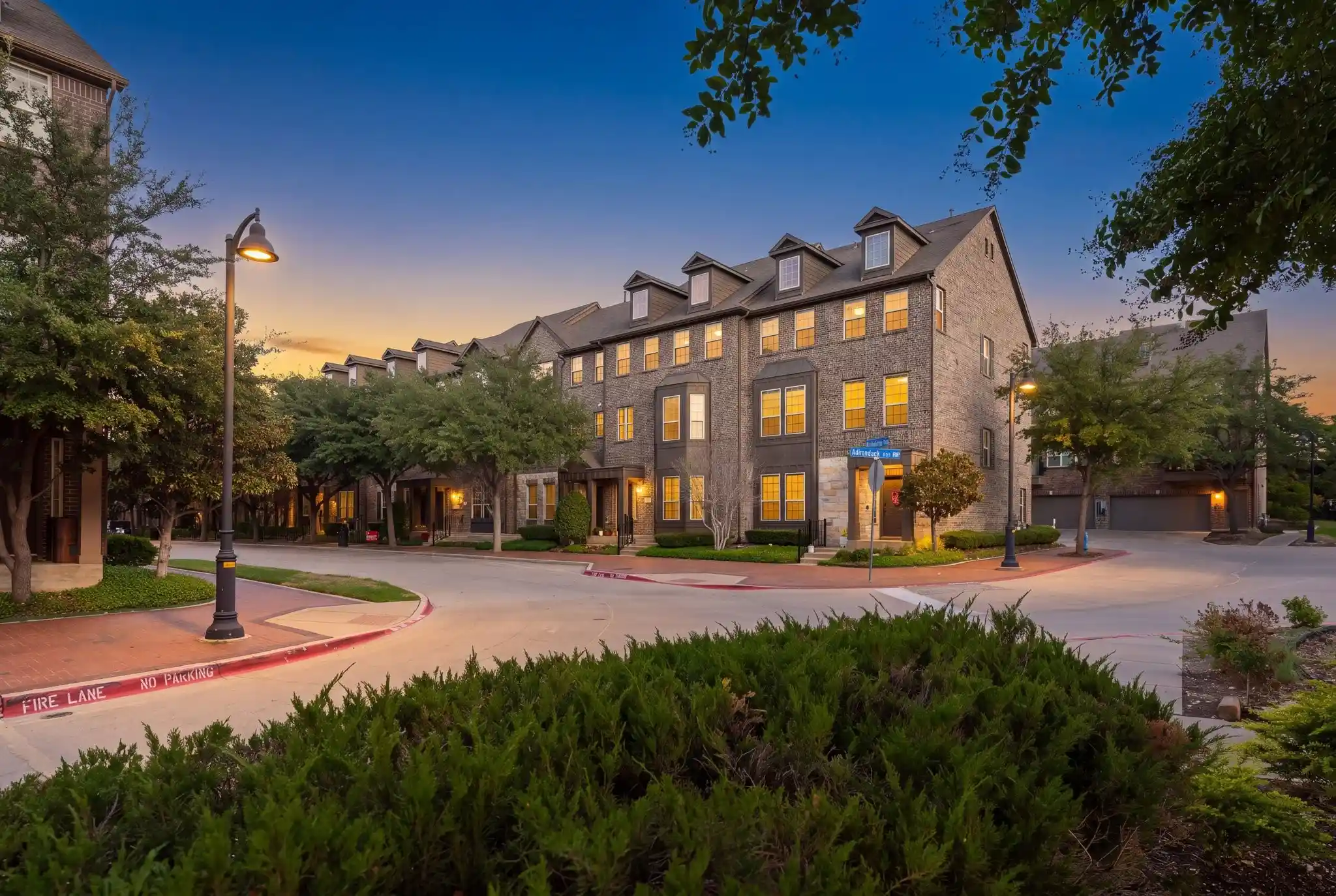Townhouse for sale at 3908 Asbury Ln, Addison, TX 75001 | MLS# 21412148