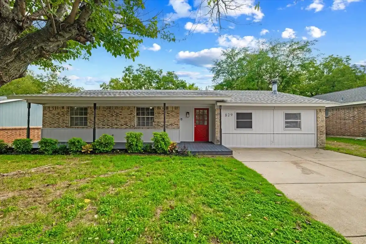 Single family home for sale at 829 Quail Ter, Mansfield, TX 76063 | MLS# 21412562