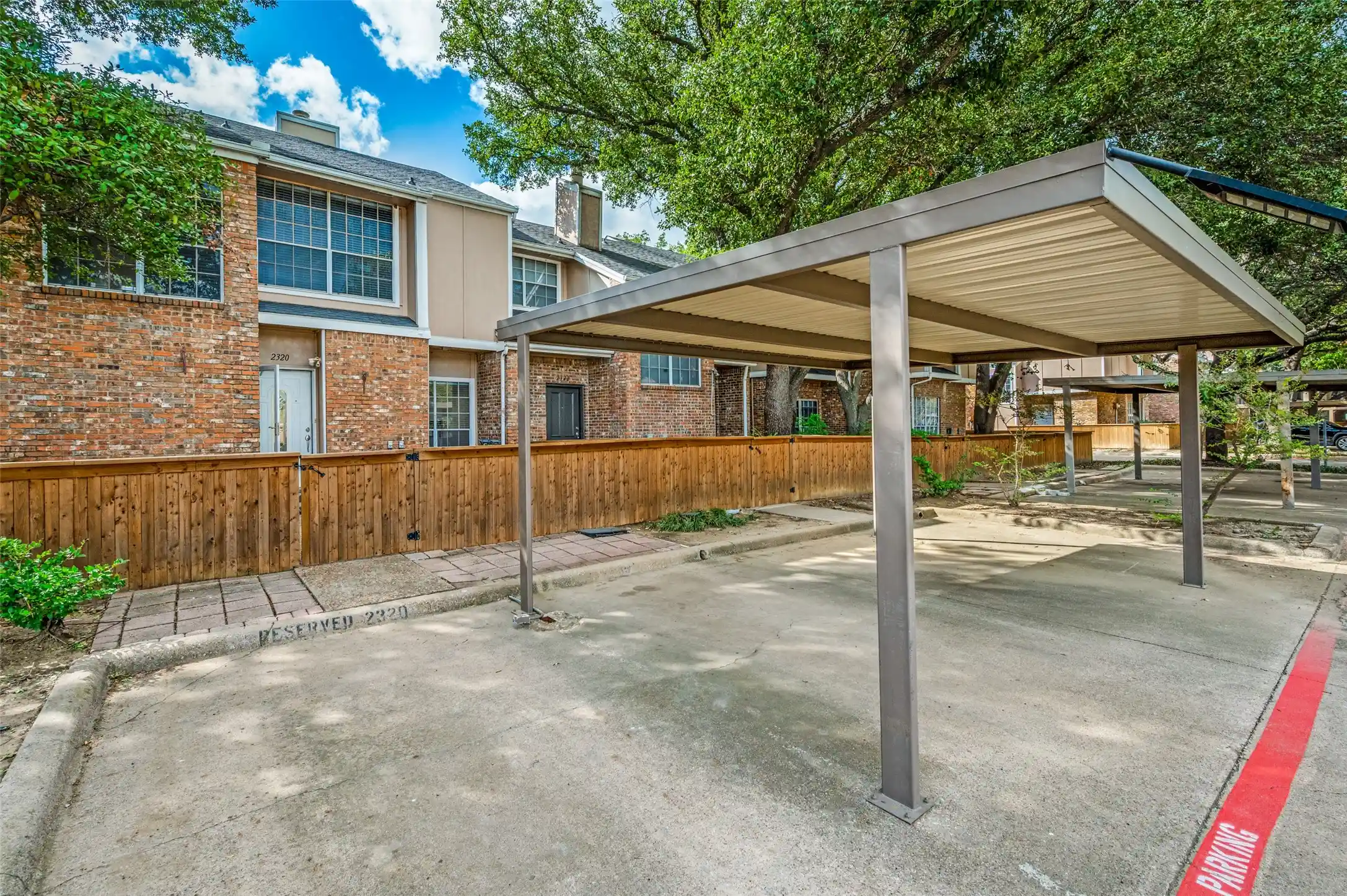 Townhouse for sale at 2320 Northlake Ct, Irving, TX 75038 | MLS# 21413551