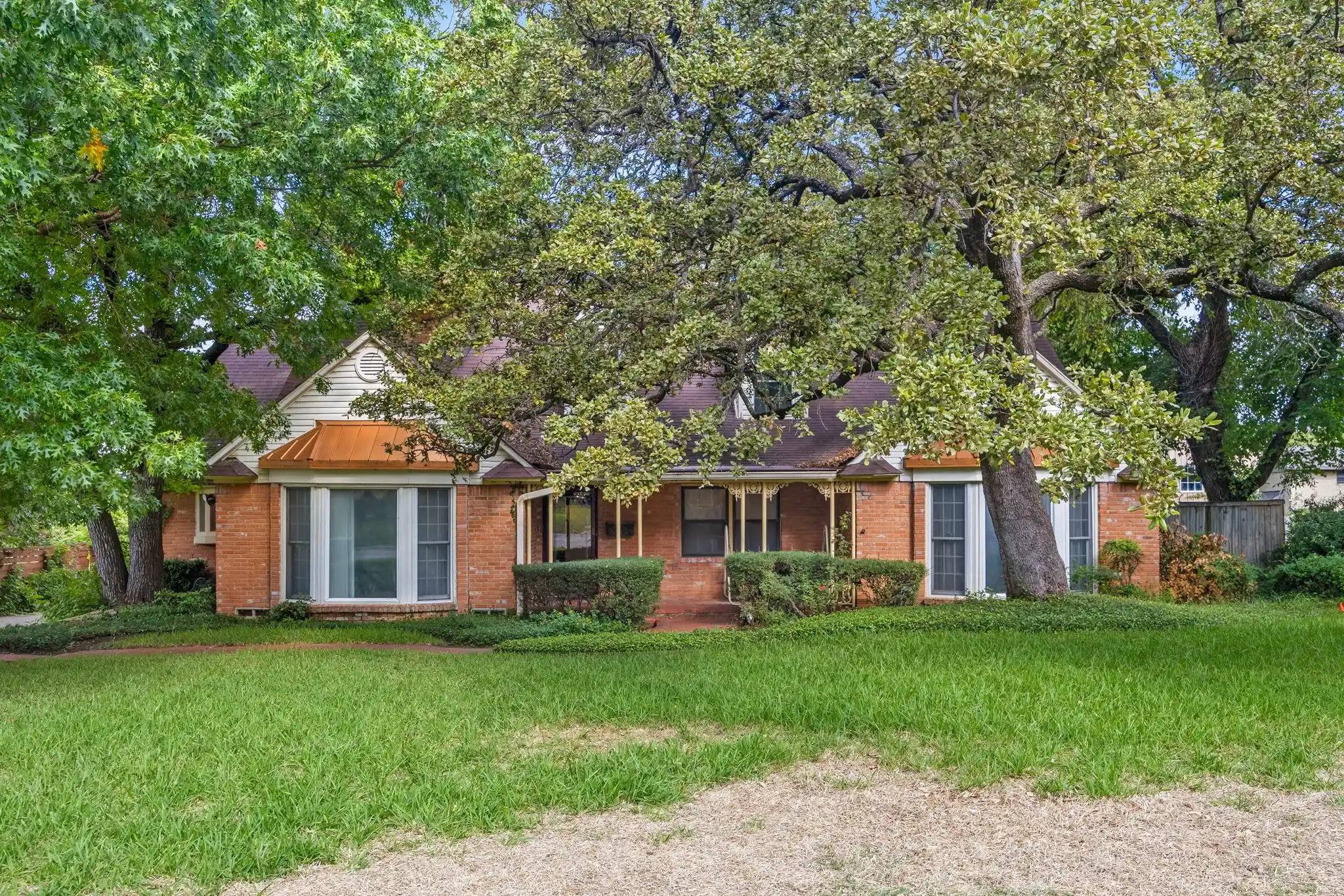 Photo 1 of Single family home for sale at 1513 Francis St, Carrollton, TX 75006 | MLS# 21412557 | Listing updated on 2026-10-16