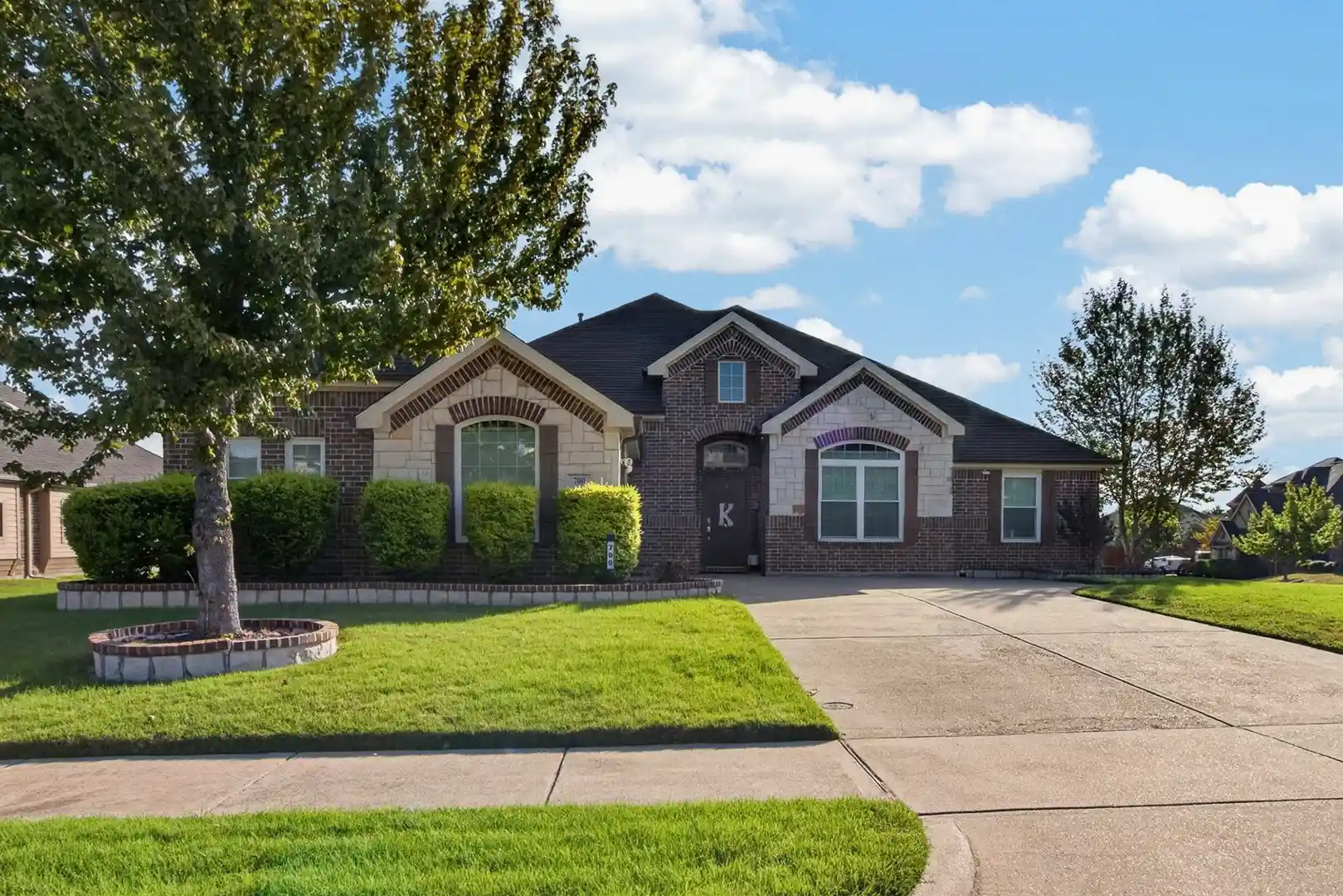 Photo 1 of Single family home for sale at 700 Edgewood Dr, De Soto, TX 75115 | MLS# 21410477 | Listing updated on 2026-10-17