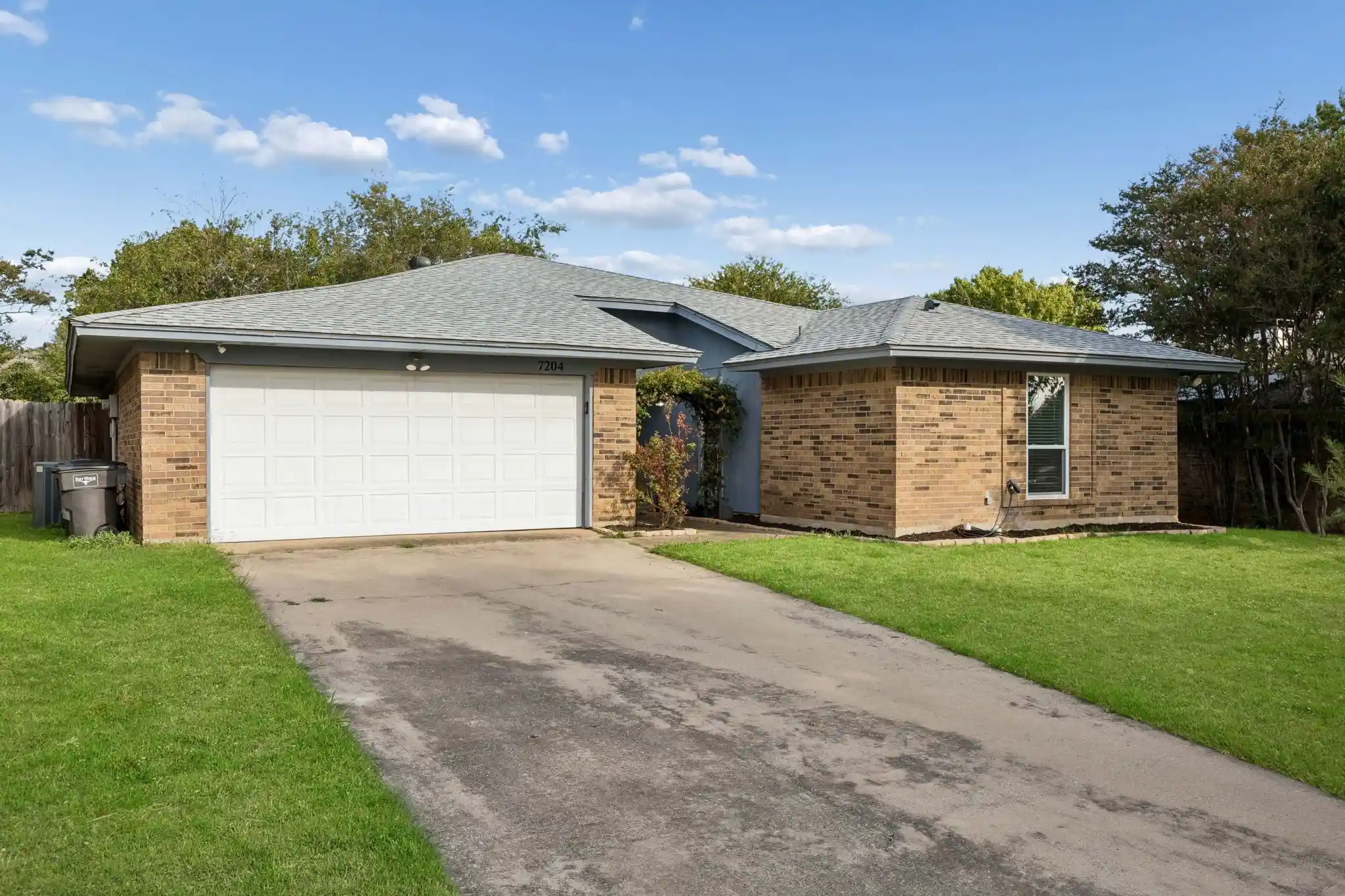 Photo 1 of Single family home for sale at 7204 Misty Meadow Dr S, Fort Worth, TX 76133 | MLS# 21413655 | Listing updated on 2026-10-17
