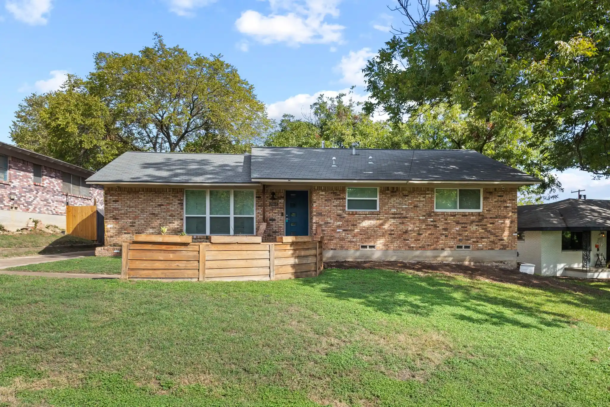 Photo 1 of Single family home for sale at 2861 W 9th Street, Dallas, TX 75211 | MLS# 21413850 | Listing updated on 2026-10-26