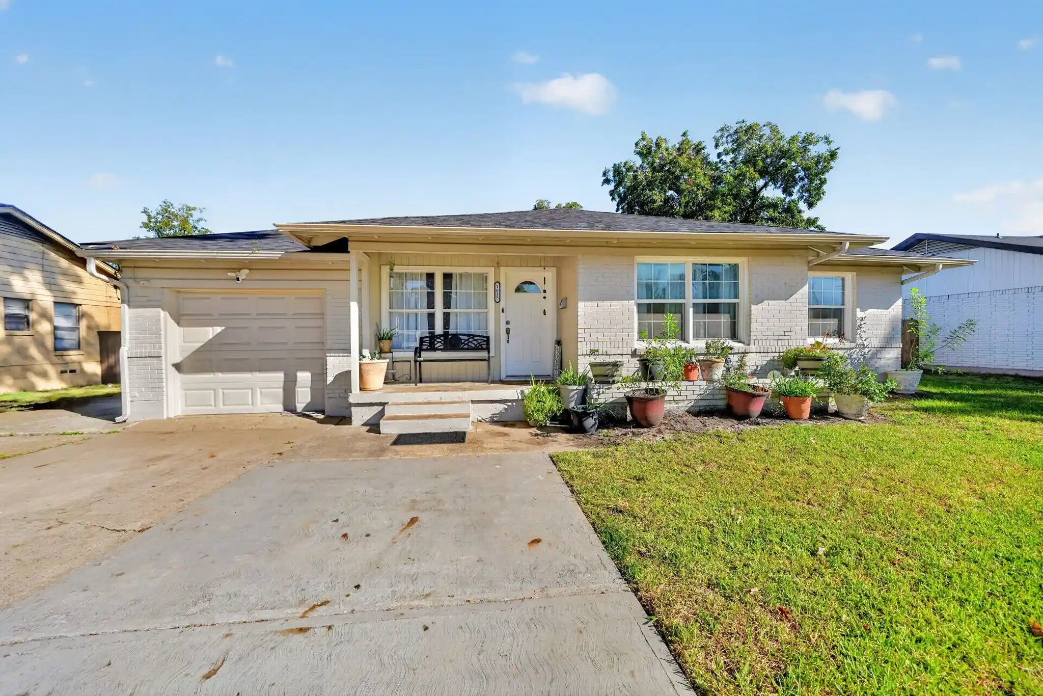 Photo 1 of Single family home for sale at 1813 Baxley Dr, Carrollton, TX 75006 | MLS# 21402455 | Listing updated on 2026-10-22