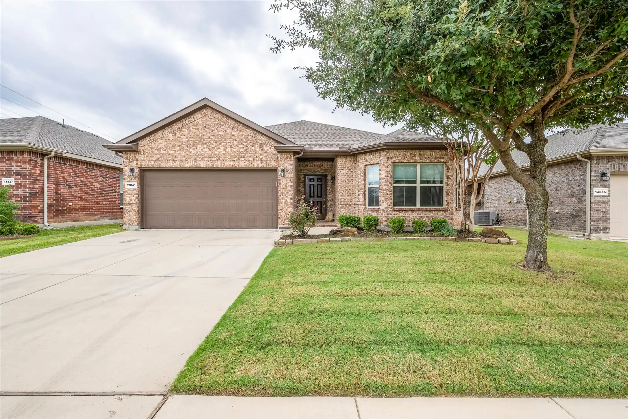 Photo 1 of Single family home for sale at 13841 Langston Lake Rd, Roanoke, TX 76262 | MLS# 21413485 | Listing updated on 2026-10-24