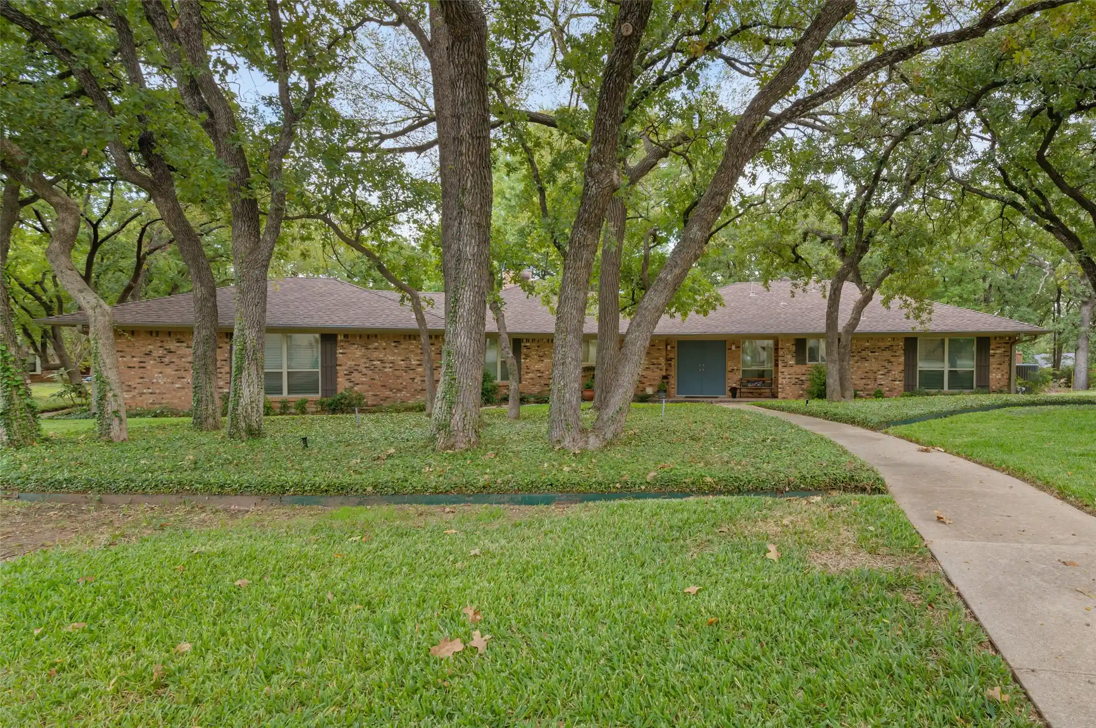 Single family home for sale at 2420 Southridge Dr, Denton, TX 76205 | MLS# 21405782