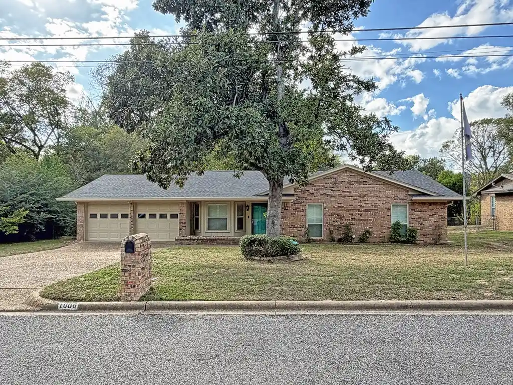 Single family home for sale at 1006 Bel Air Dr, Athens, TX 75751 | MLS# 21413956