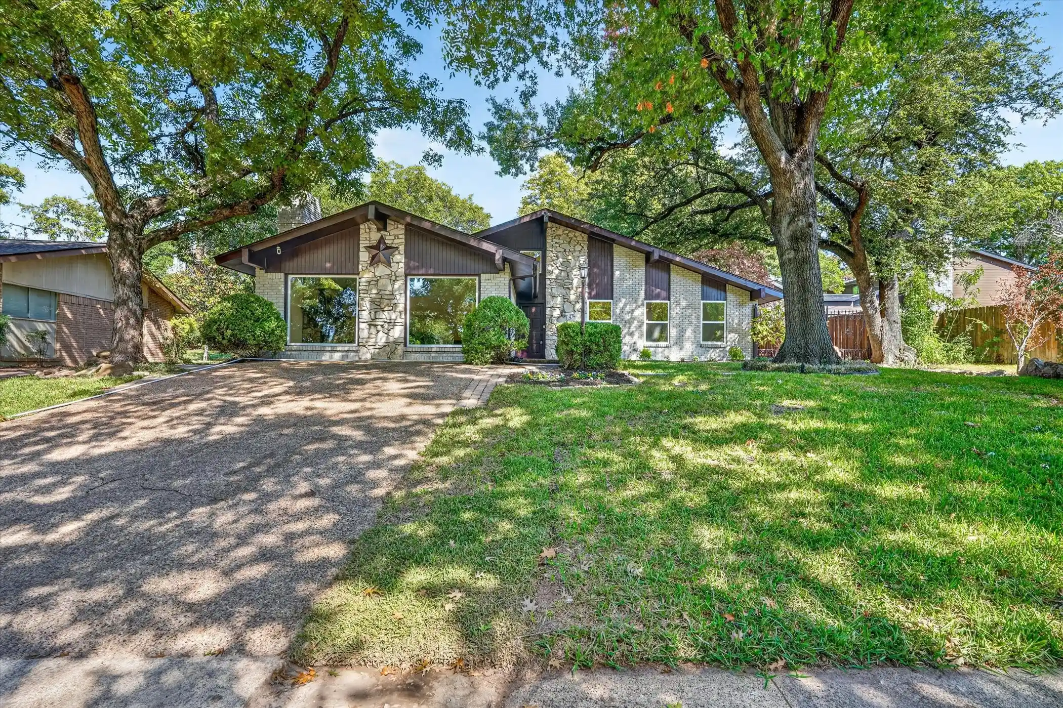 Photo 1 of Single family home for sale at 10615 Swallow Ln, Dallas, TX 75218 | MLS# 21412690 | Listing updated on 2026-10-28