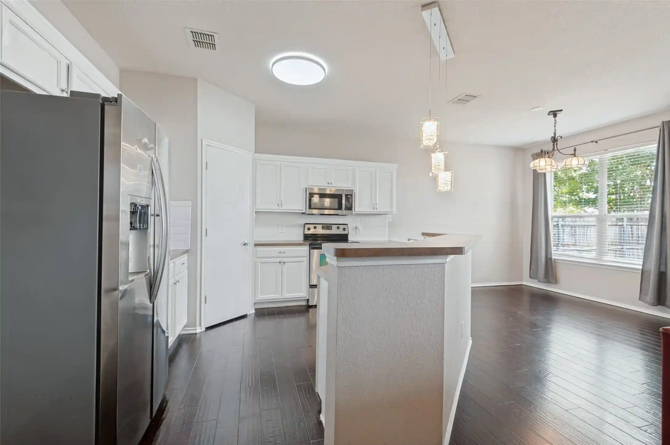 Photo 1 of Single family home for sale at 6441 Waterhill Ln, Fort Worth, TX 76179 | MLS# 21411695 | Listing updated on 2026-10-27
