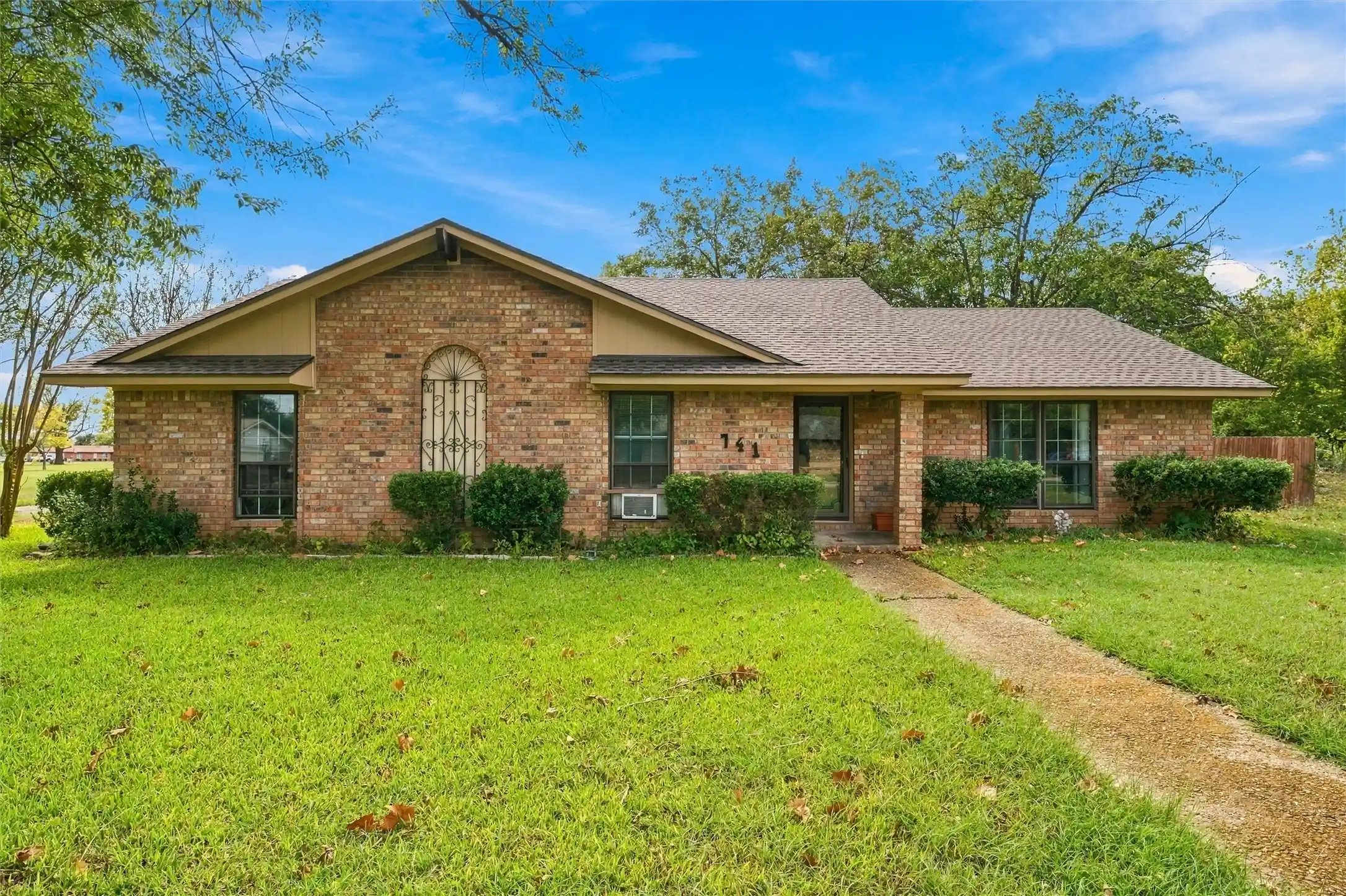 Photo 1 of Single family home for sale at 741 S 1st Street, Hewitt, TX 76643 | MLS# 21412583 | Listing updated on 2026-10-28