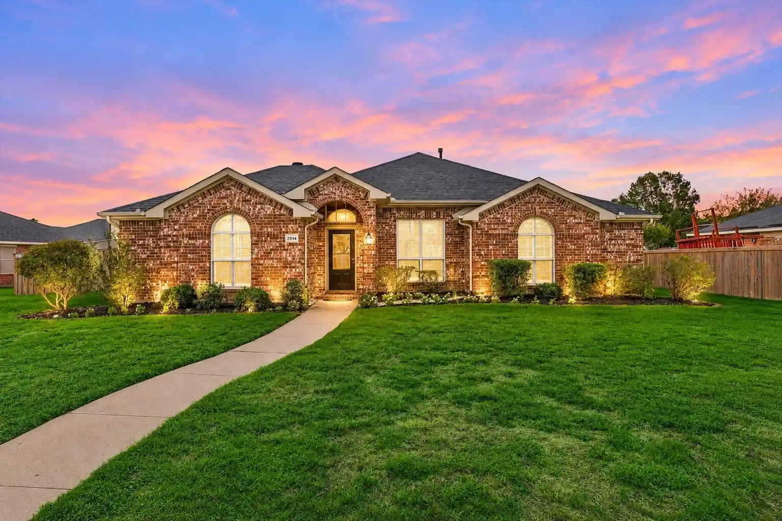 Photo 1 of Single family home for sale at 2914 Beau Dr, Mesquite, TX 75181 | MLS# 21414076 | Listing updated on 2026-10-24