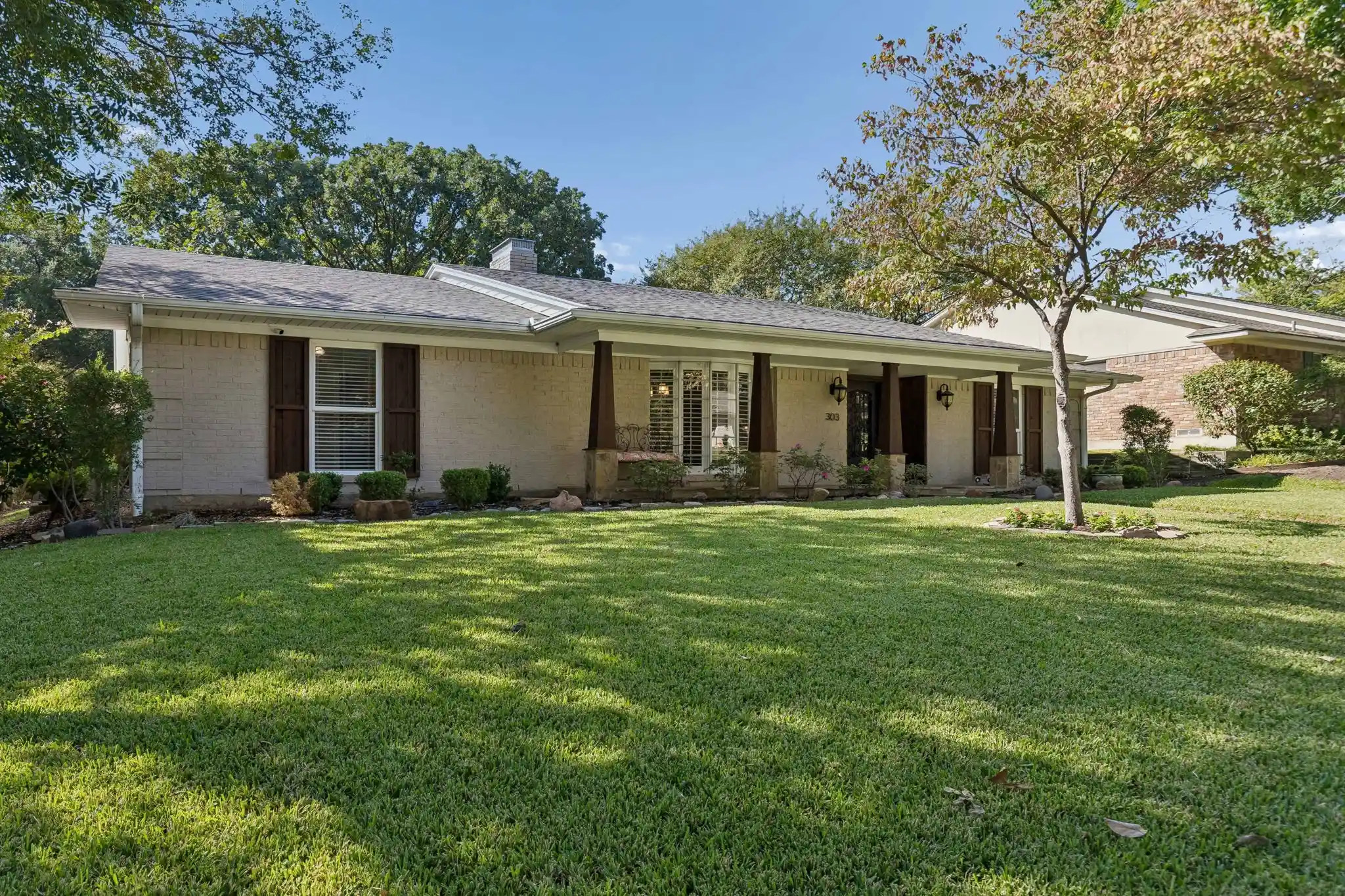 Photo 1 of Single family home for sale at 303 Ridgewood Dr, Richardson, TX 75080 | MLS# 21413800 | Listing updated on 2026-10-27