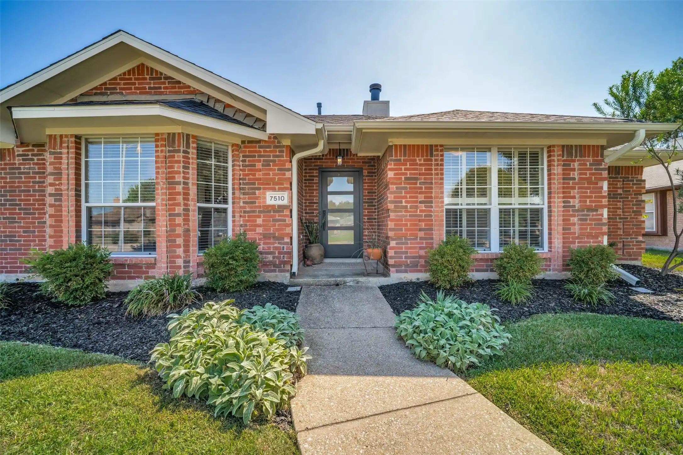 Photo 1 of Single family home for sale at 7510 Aberdeen Dr, Rowlett, TX 75089 | MLS# 21409475 | Listing updated on 2026-10-26