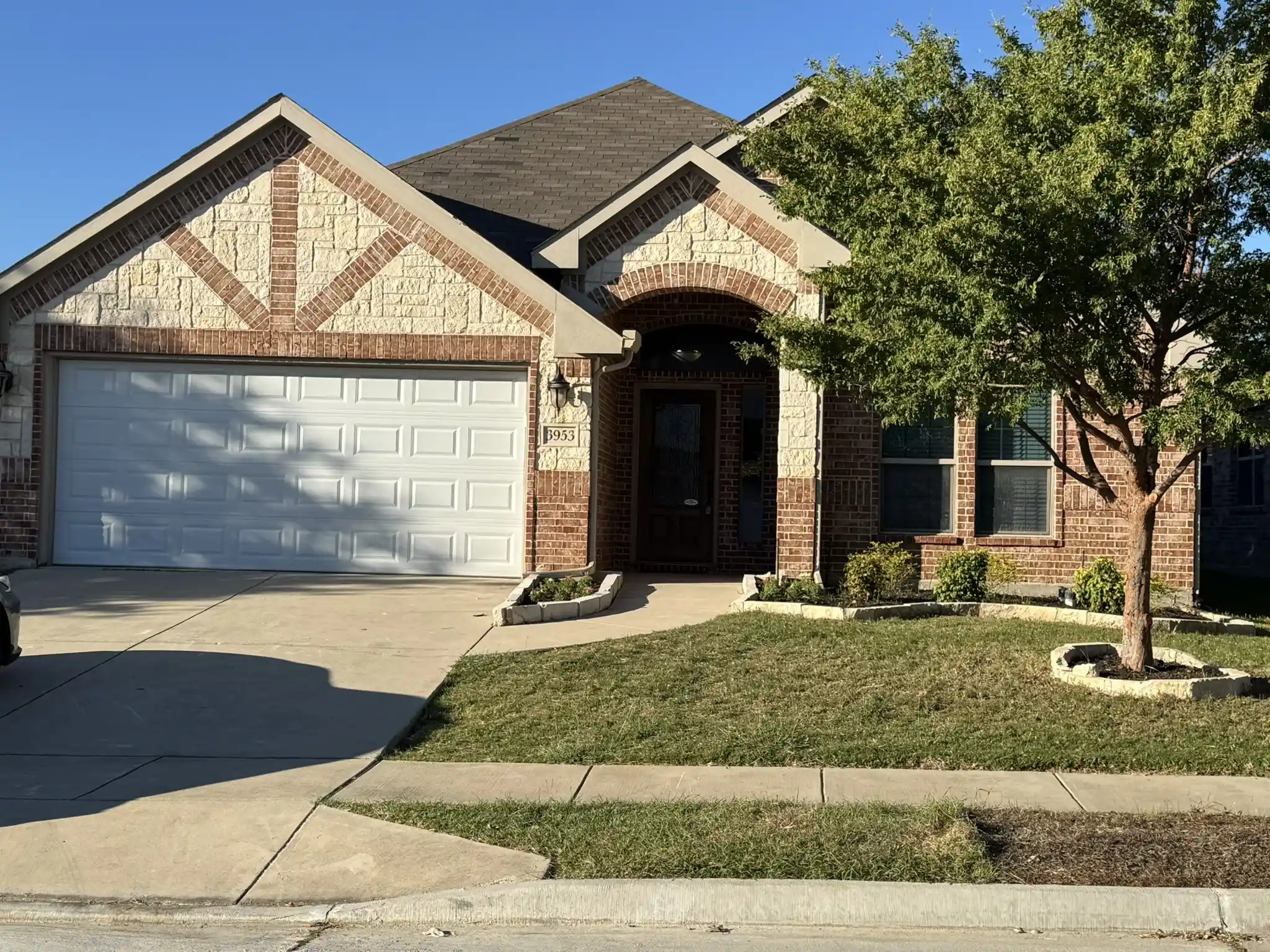 Photo 1 of Single family home for sale at 3953 Holw Lake Rd, Roanoke, TX 76262 | MLS# 21414348 | Listing updated on 2026-10-18