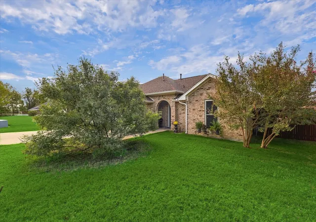 Photo 3 of Single family home for sale at 5216 Gaelic Ct, Denton, TX 76208 | MLS# 21412003 | Listing updated on 2026-10-30