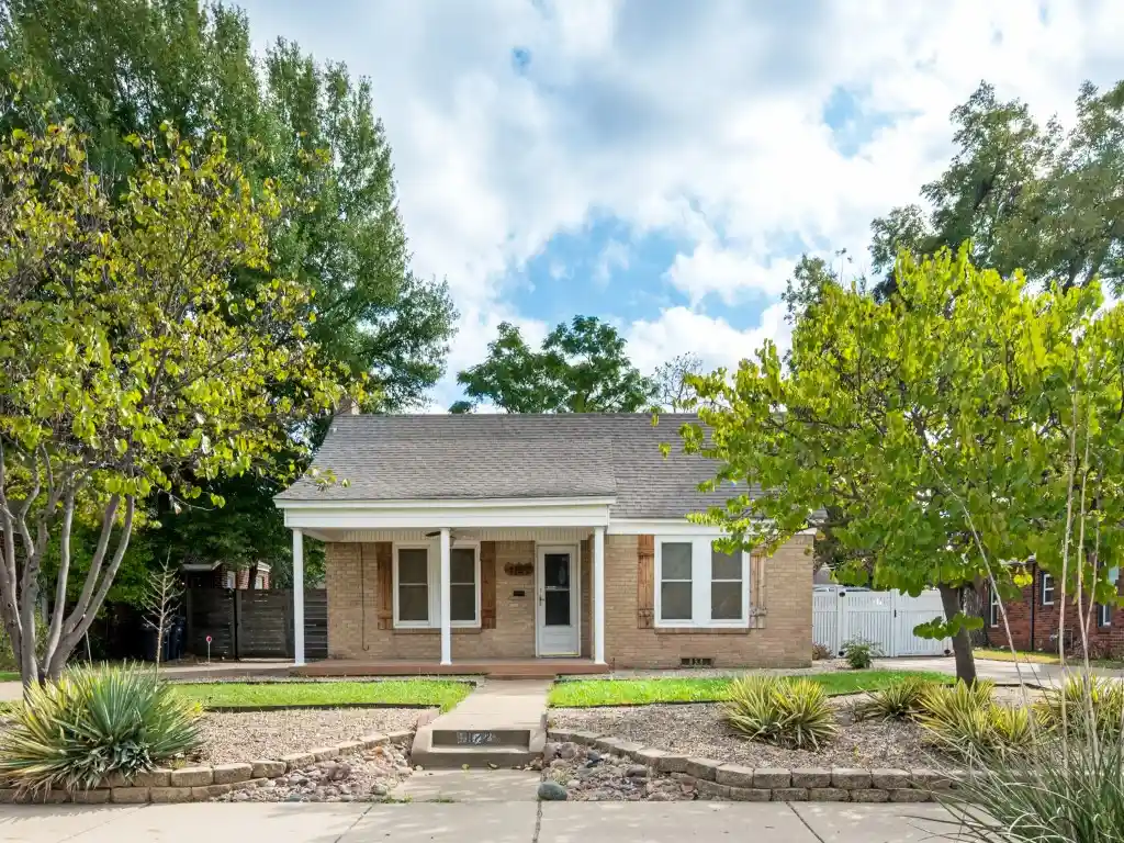 Photo 1 of Single family home for sale at 1122 Bonnie Brae Ave, Fort Worth, TX 76111 | MLS# 21412853 | Listing updated on 2026-10-27