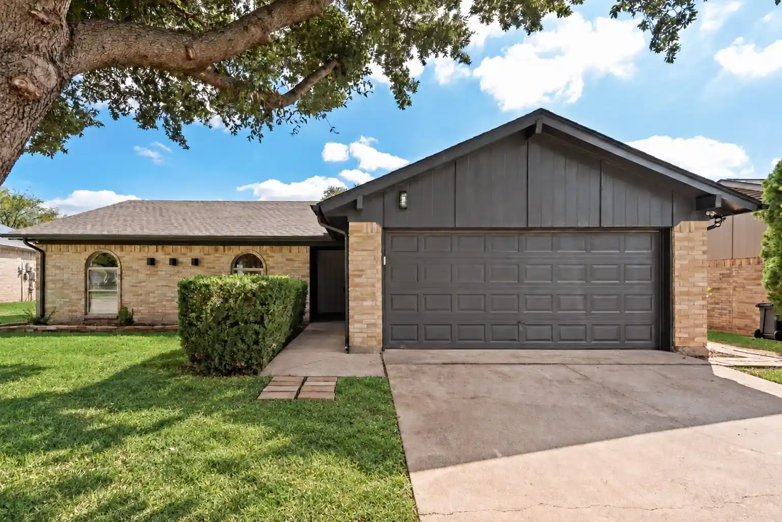 Photo 1 of Single family home for sale at 3021 Meadowmoor St, Fort Worth, TX 76133 | MLS# 21413560 | Listing updated on 2026-10-17