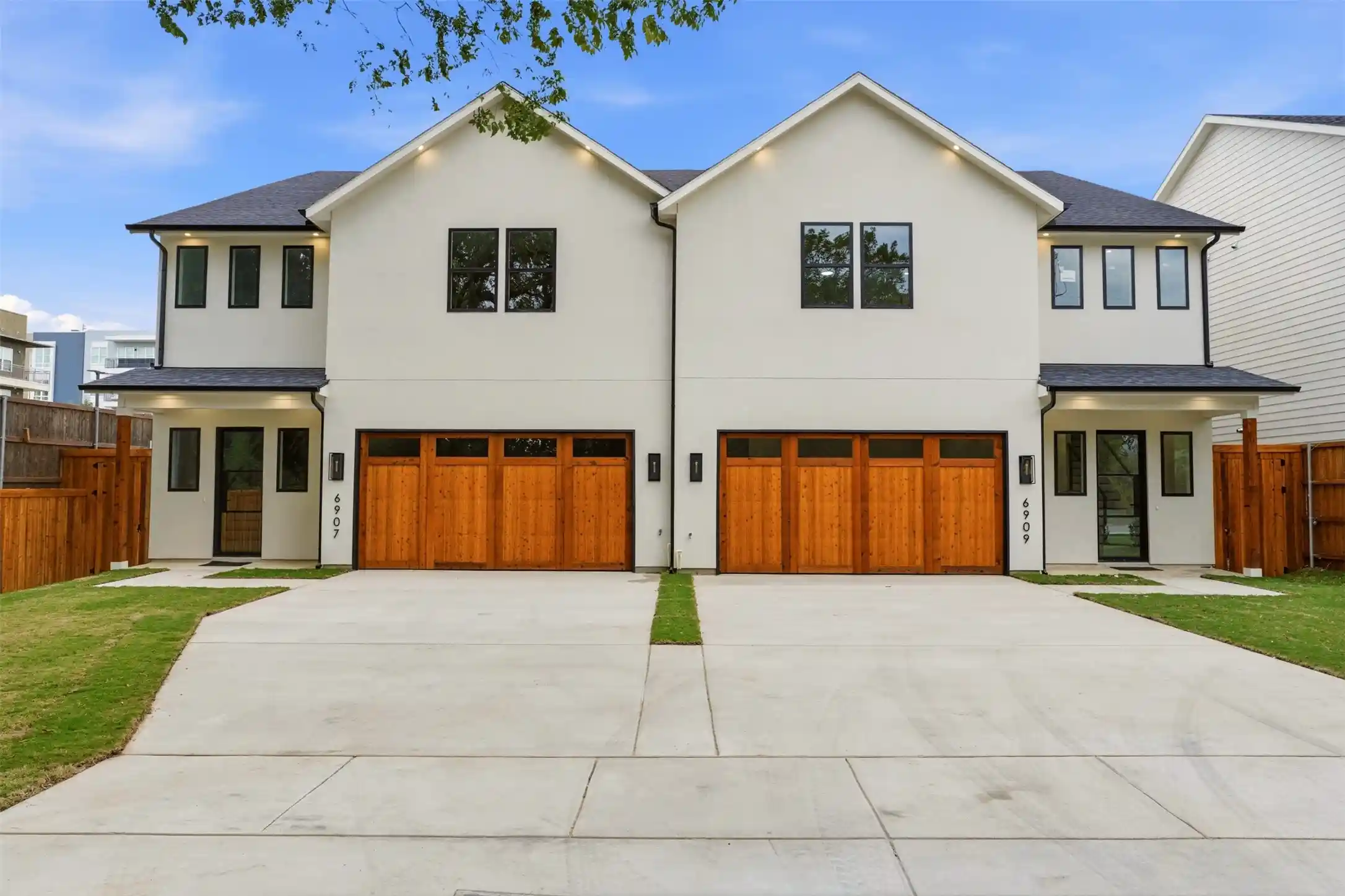 Photo 1 of Townhouse for sale at 6907 Mohawk Dr, Dallas, TX 75235 | MLS# 21411174 | Listing updated on 2026-10-28