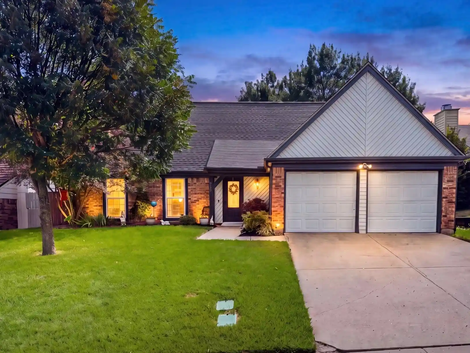 Photo 1 of Single family home for sale at 208 Wildbriar St, Euless, TX 76039 | MLS# 21412937 | Listing updated on 2026-10-18