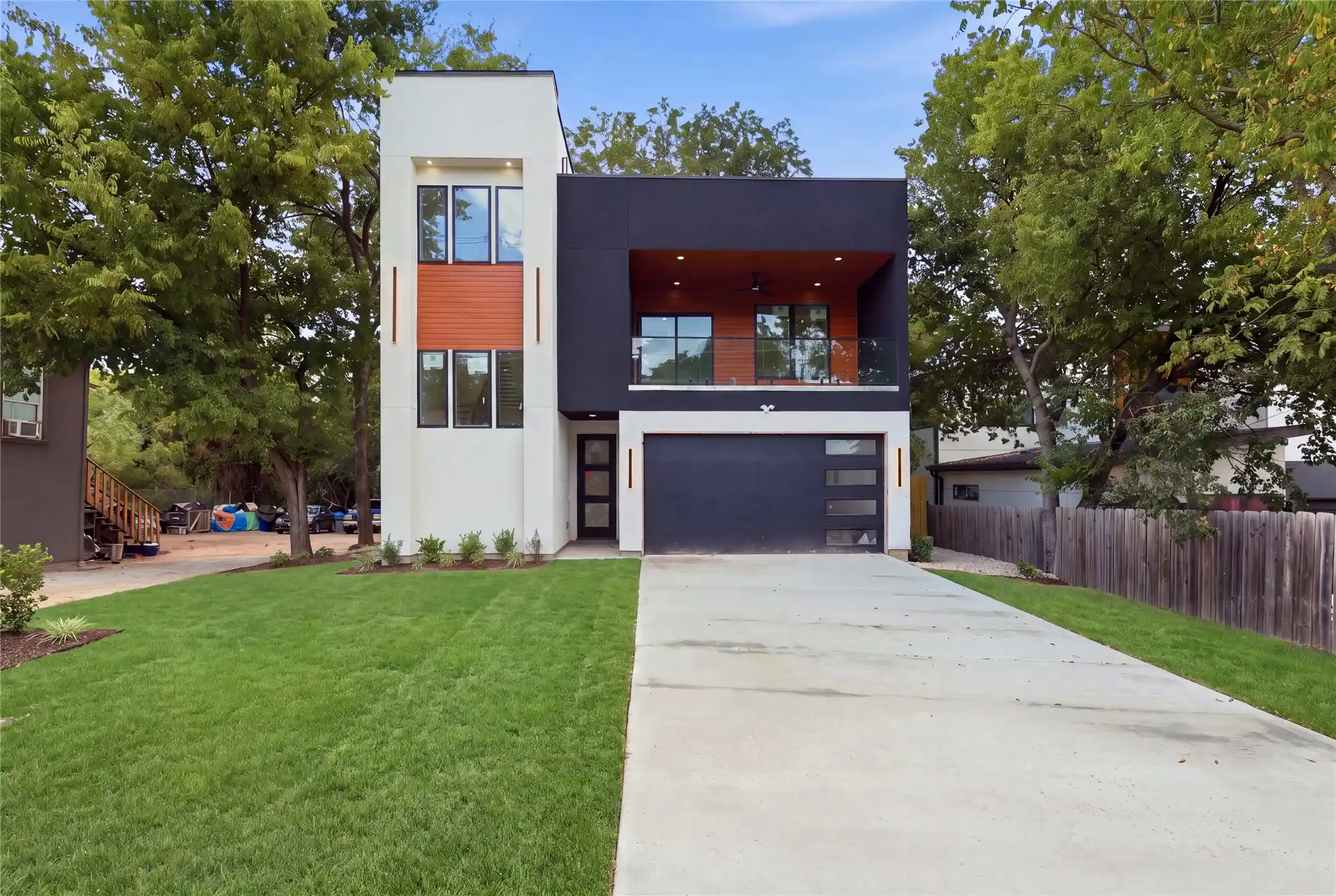 Photo 1 of Single family home for sale at 1721 Ave B, Dallas, TX 75203 | MLS# 21413685 | Listing updated on 2026-10-19