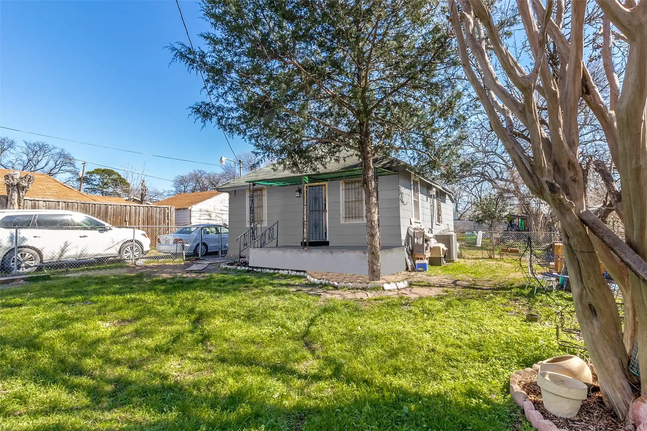 Single family home for sale at 2252 Mail Ave, Dallas, TX 75235 | MLS# 21411271