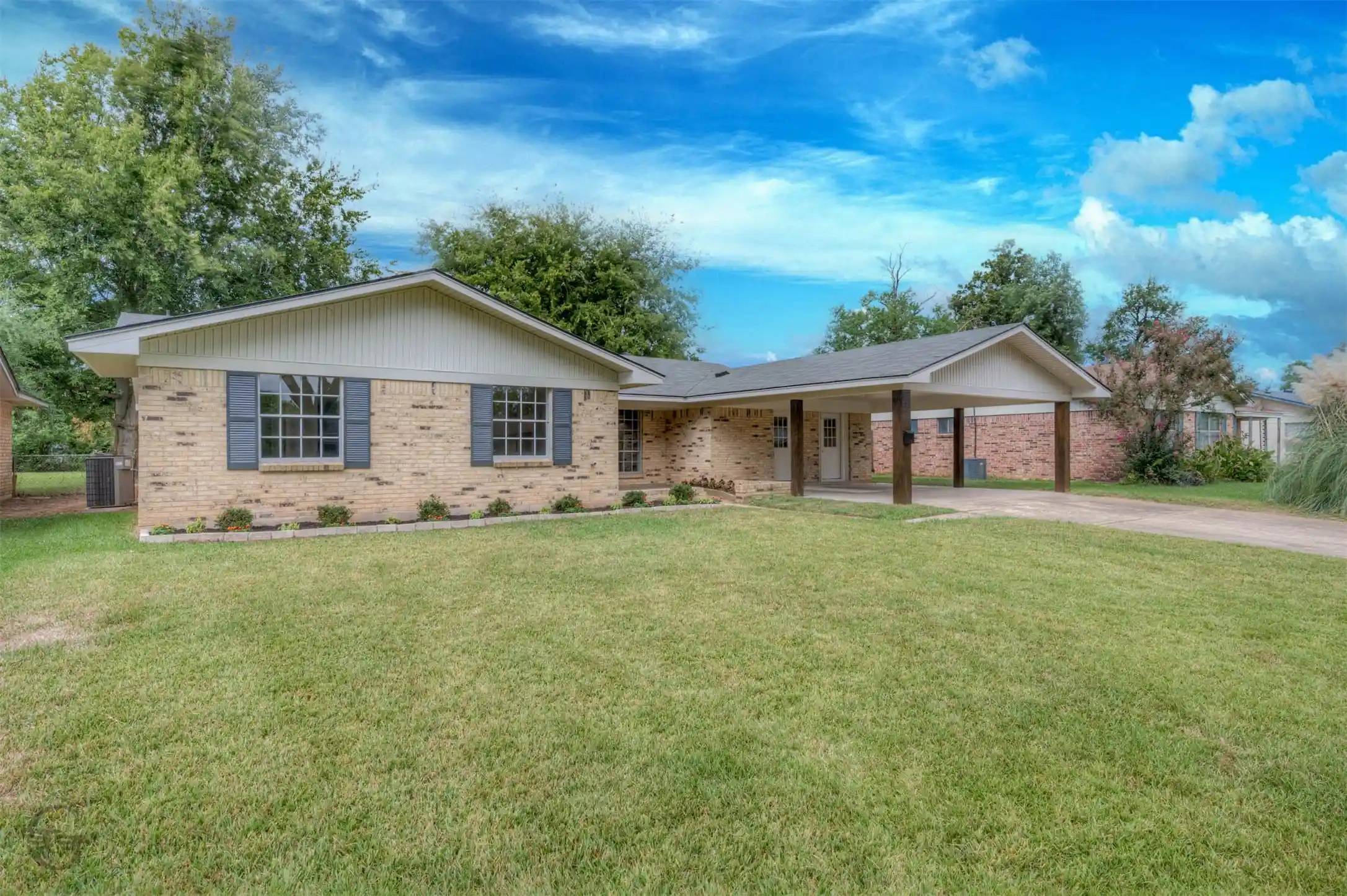 Photo 1 of Single family home for sale at 2021 Shady Grv Dr, Bossier City, LA 71112 | MLS# 21414522 | Listing updated on 2026-10-23