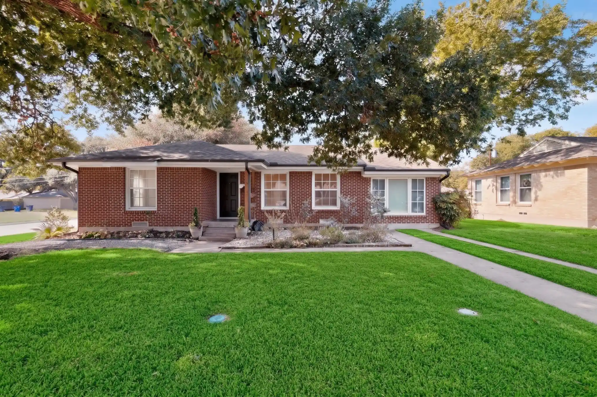 Photo 1 of Single family home for sale at 455 Hambrick Rd, Dallas, TX 75218 | MLS# 21413893 | Listing updated on 2026-10-27